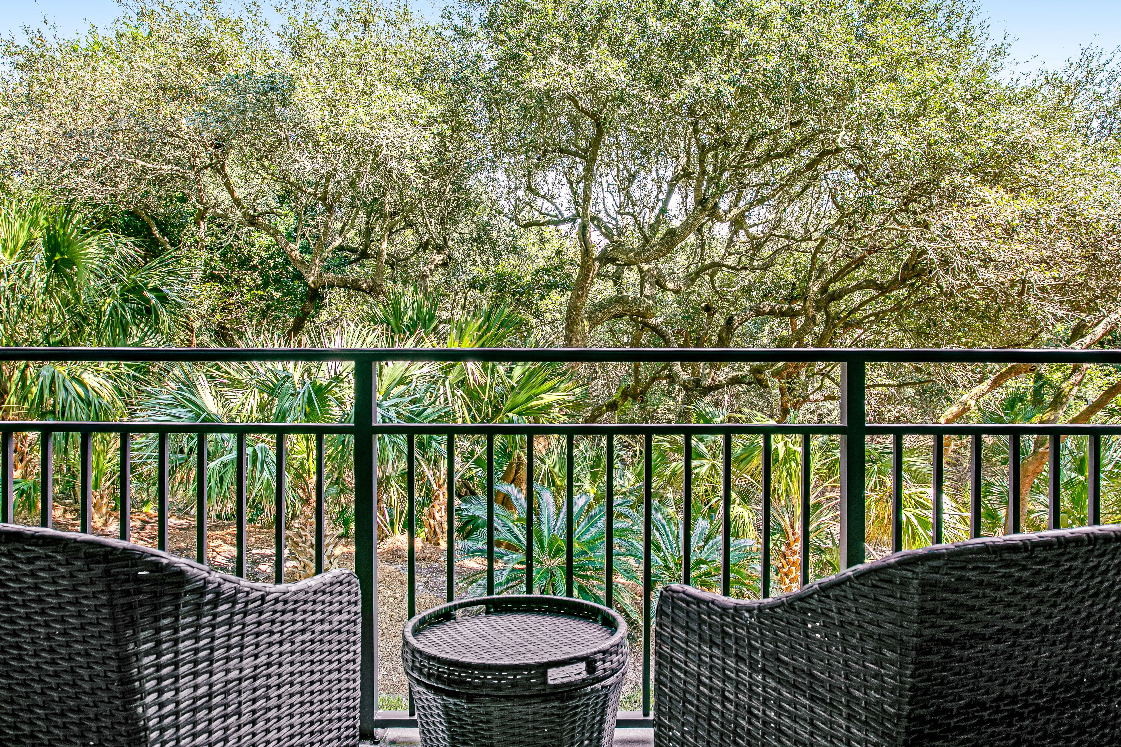 Beautifully updated condo in Amelia Island Plantation with balcony & pool