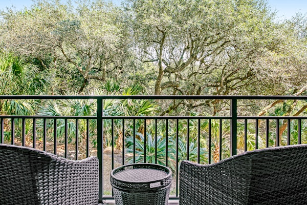 Beautifully updated condo in Amelia Island Plantation with balcony & pool