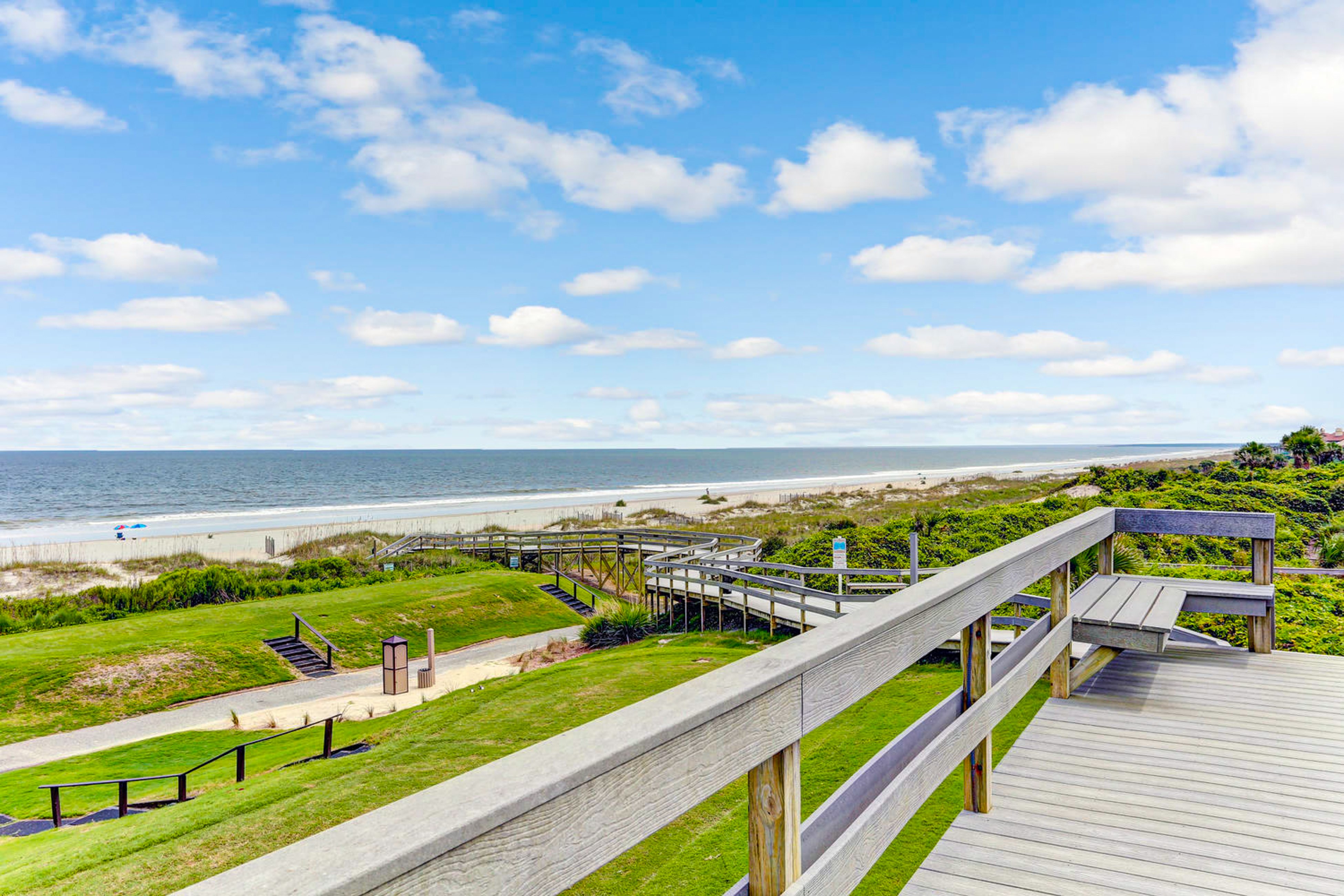 Renovated, dog-friendly condo near beach with balcony, pool & tennis