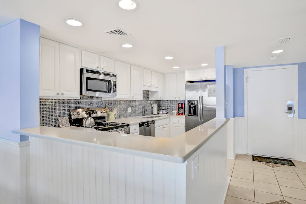 Oceanfront condo with balcony, AC, views & outdoor pool - dog-friendly