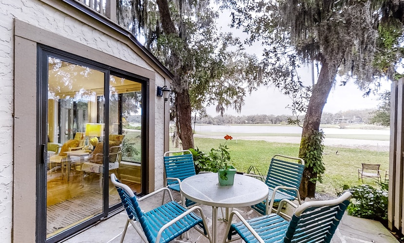 Updated & lovely villa with AC - steps from pool & beach