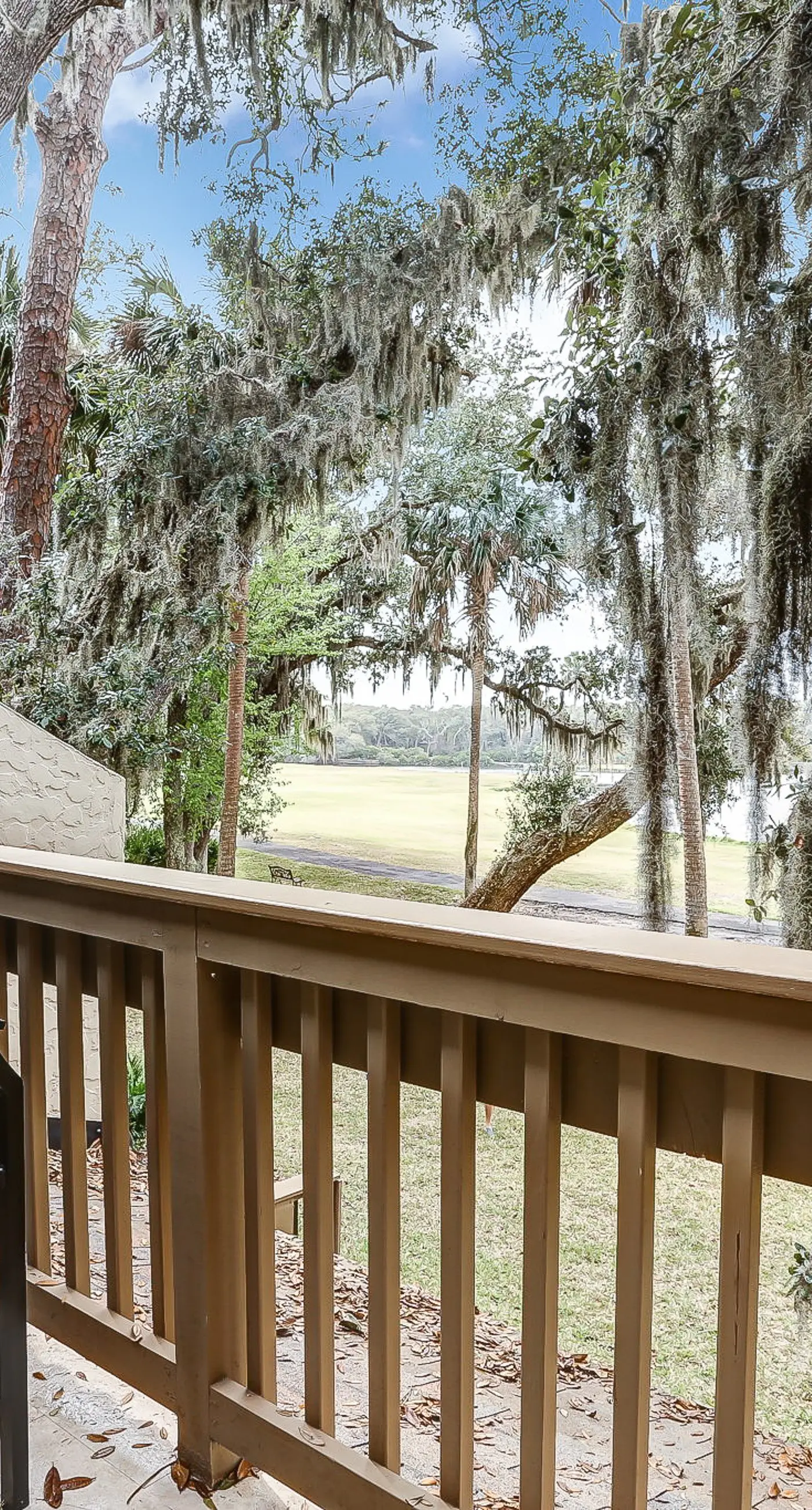 2092 Beach Wood