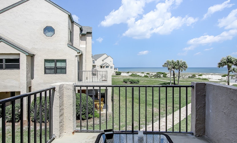 Lovely Oceanfront Townhome w/Free WiFi, Central AC, Shared Pool, Private W/D