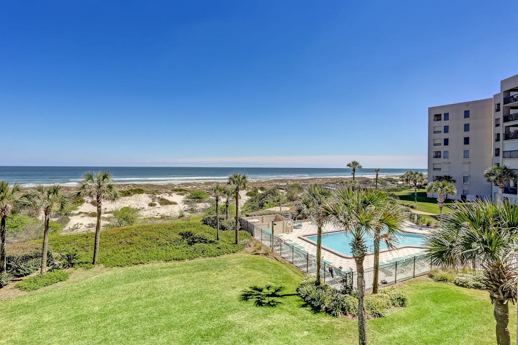 Updated, Oceanfront Condo with Balcony, WiFi & Shared Pool/Clay Tennis Courts