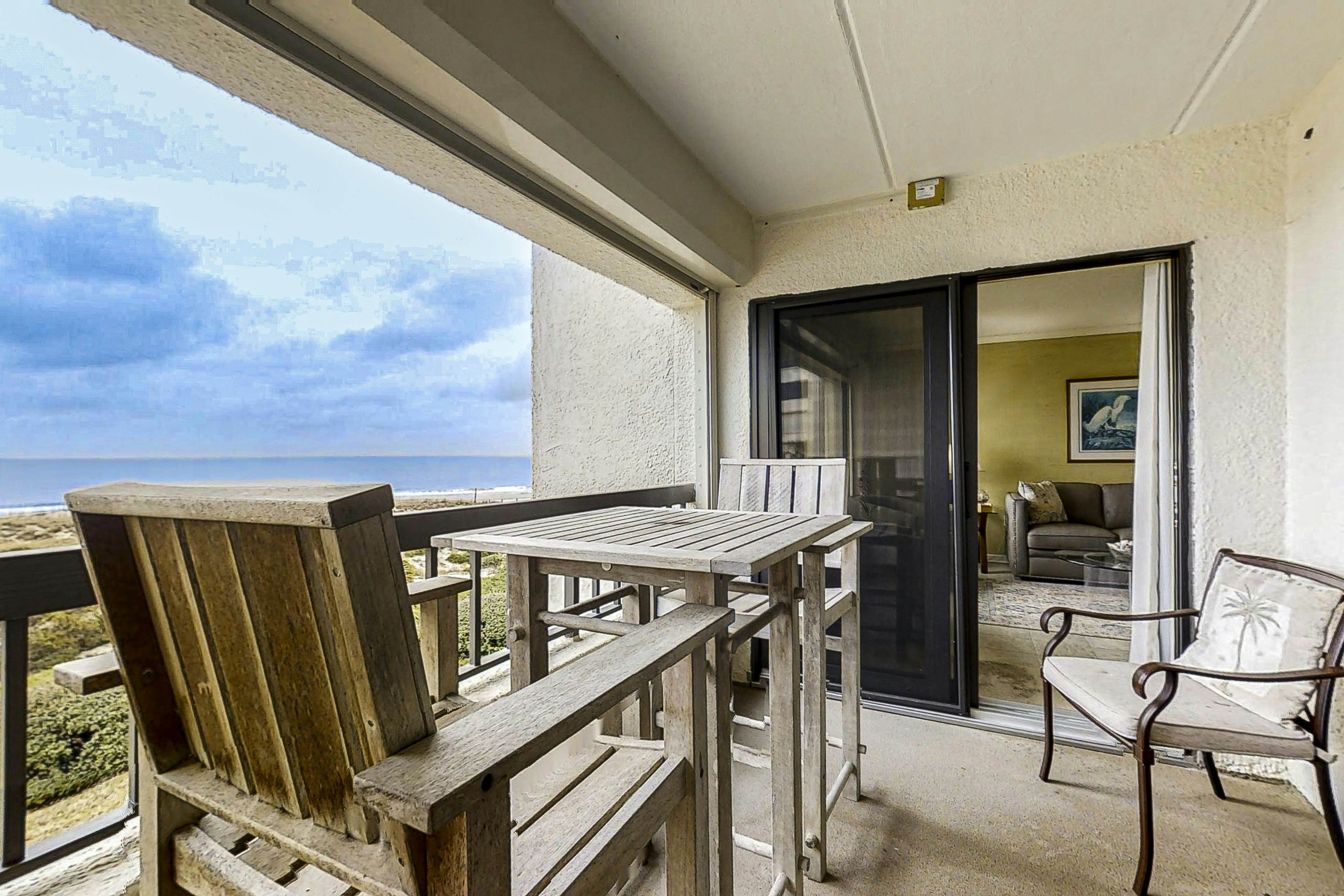 C116 Amelia Surf and Racquet