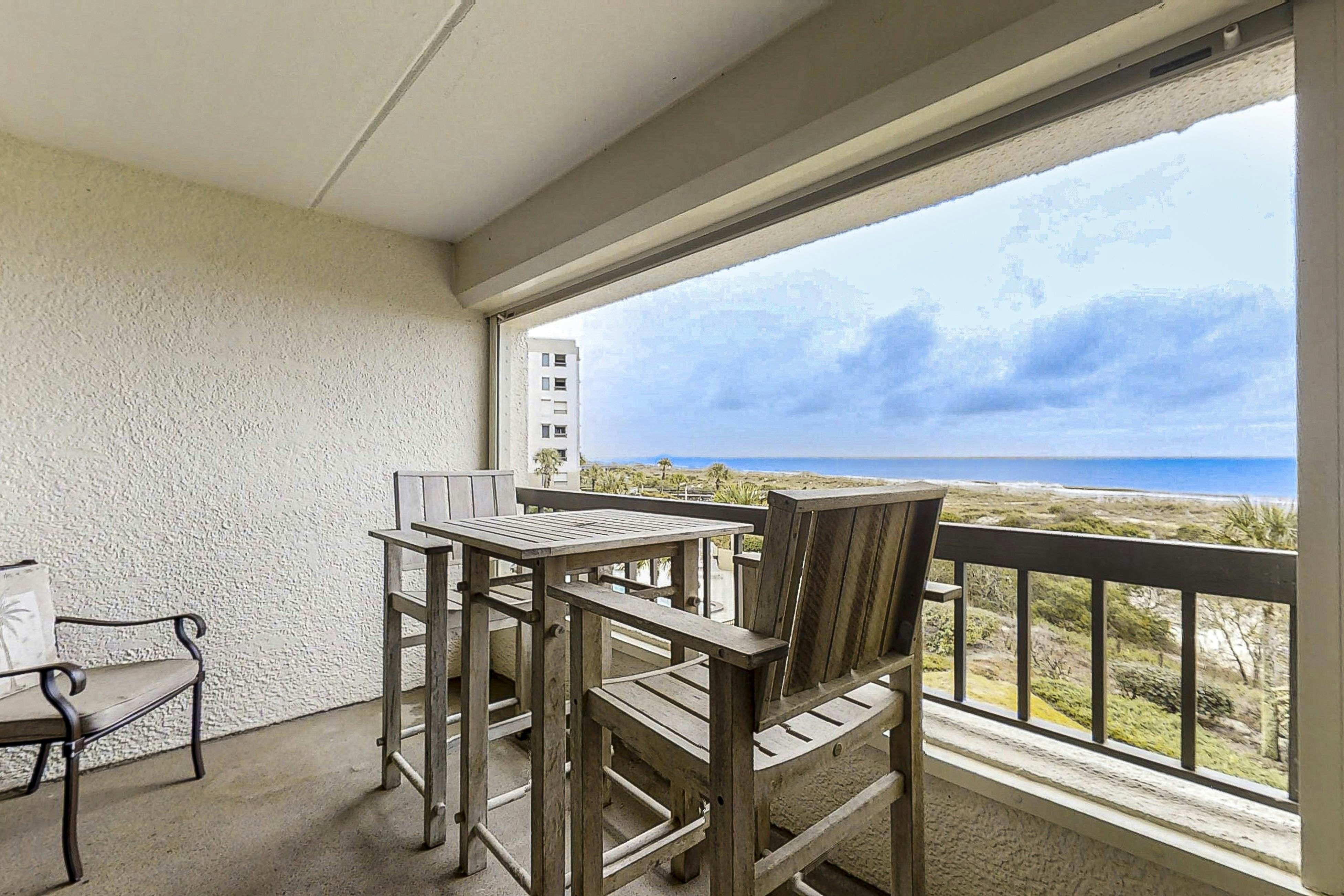 C116 Amelia Surf and Racquet