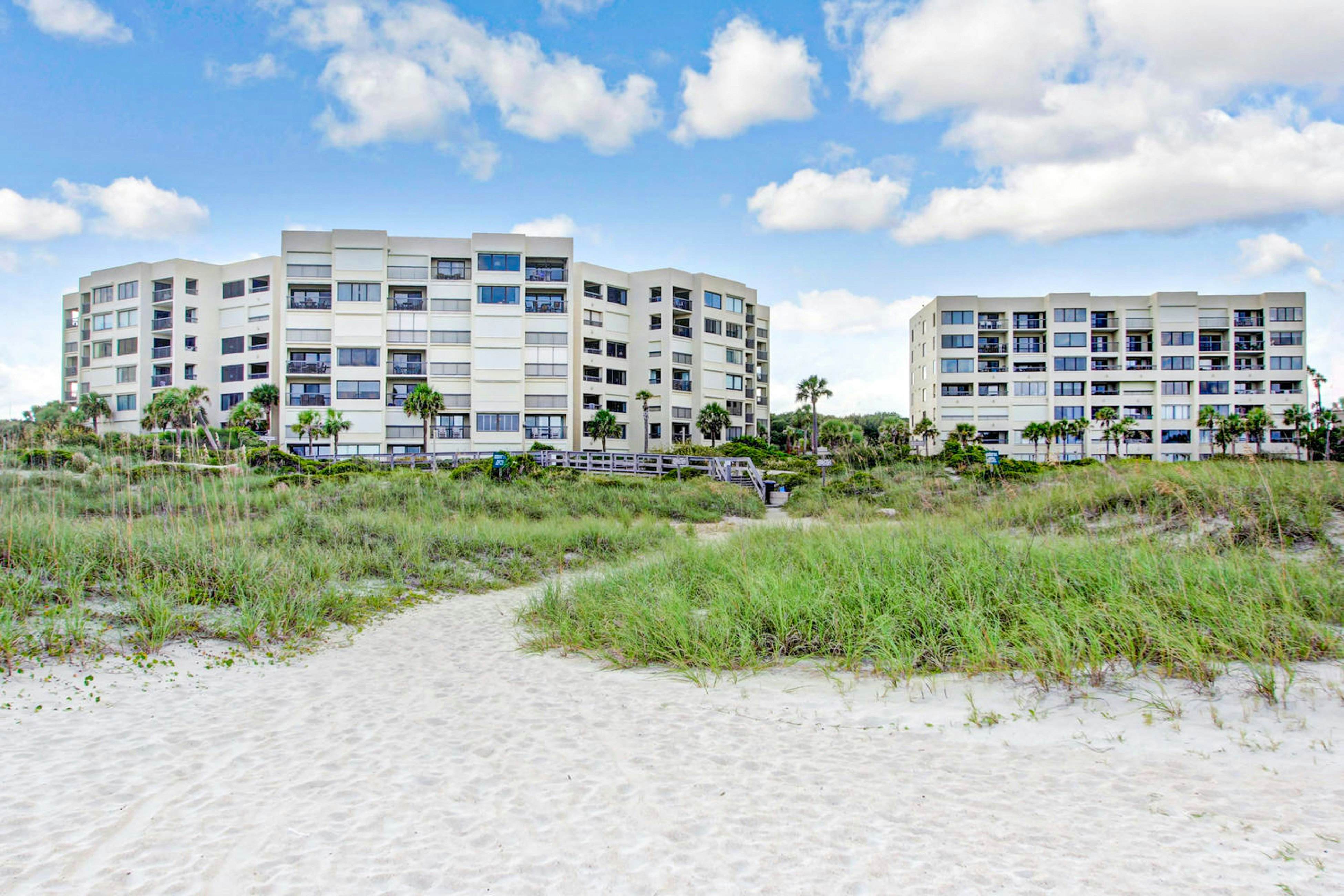 C116 Amelia Surf and Racquet