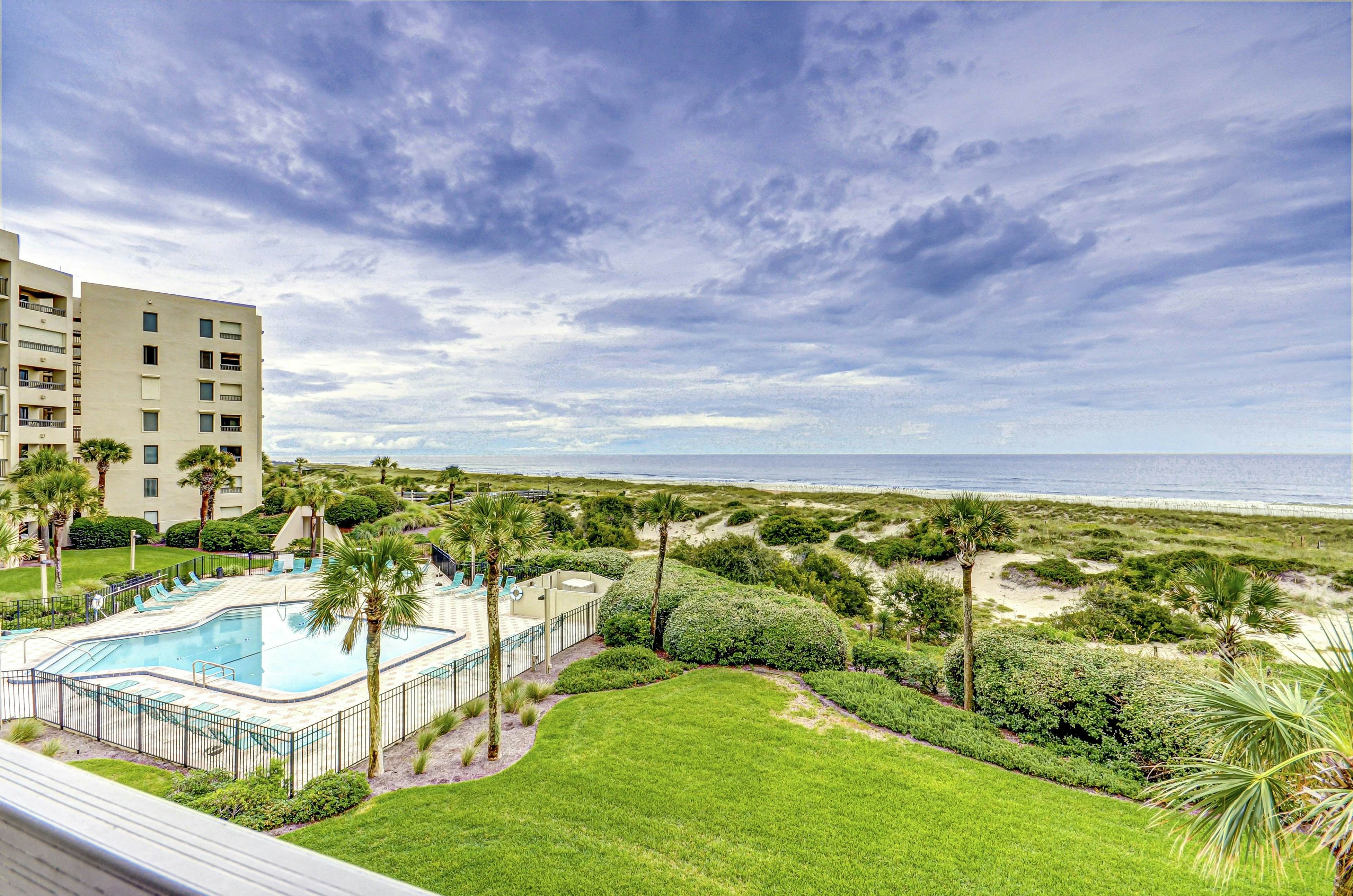 C116 Amelia Surf and Racquet