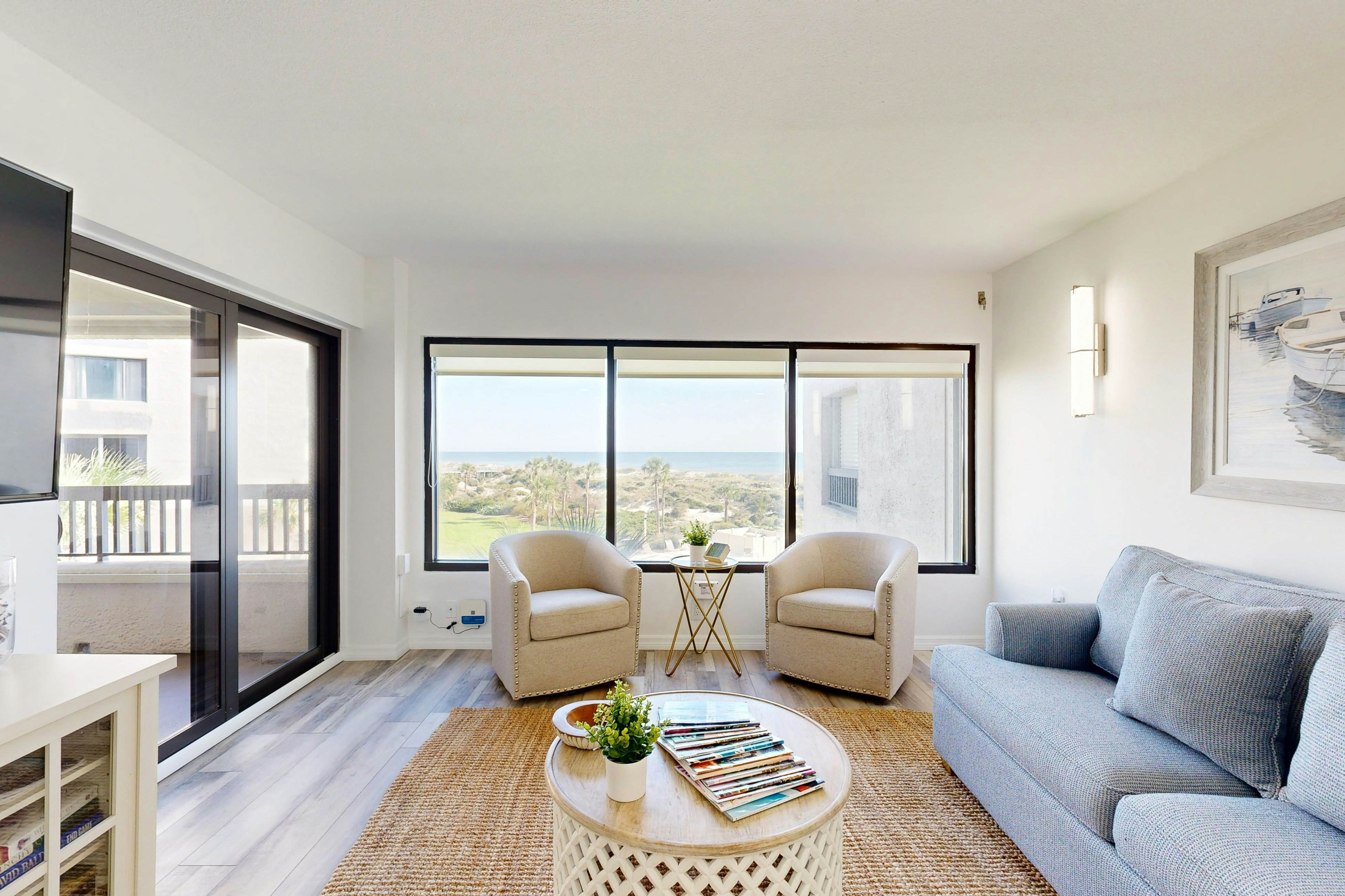 B126 Amelia Surf and Racquet