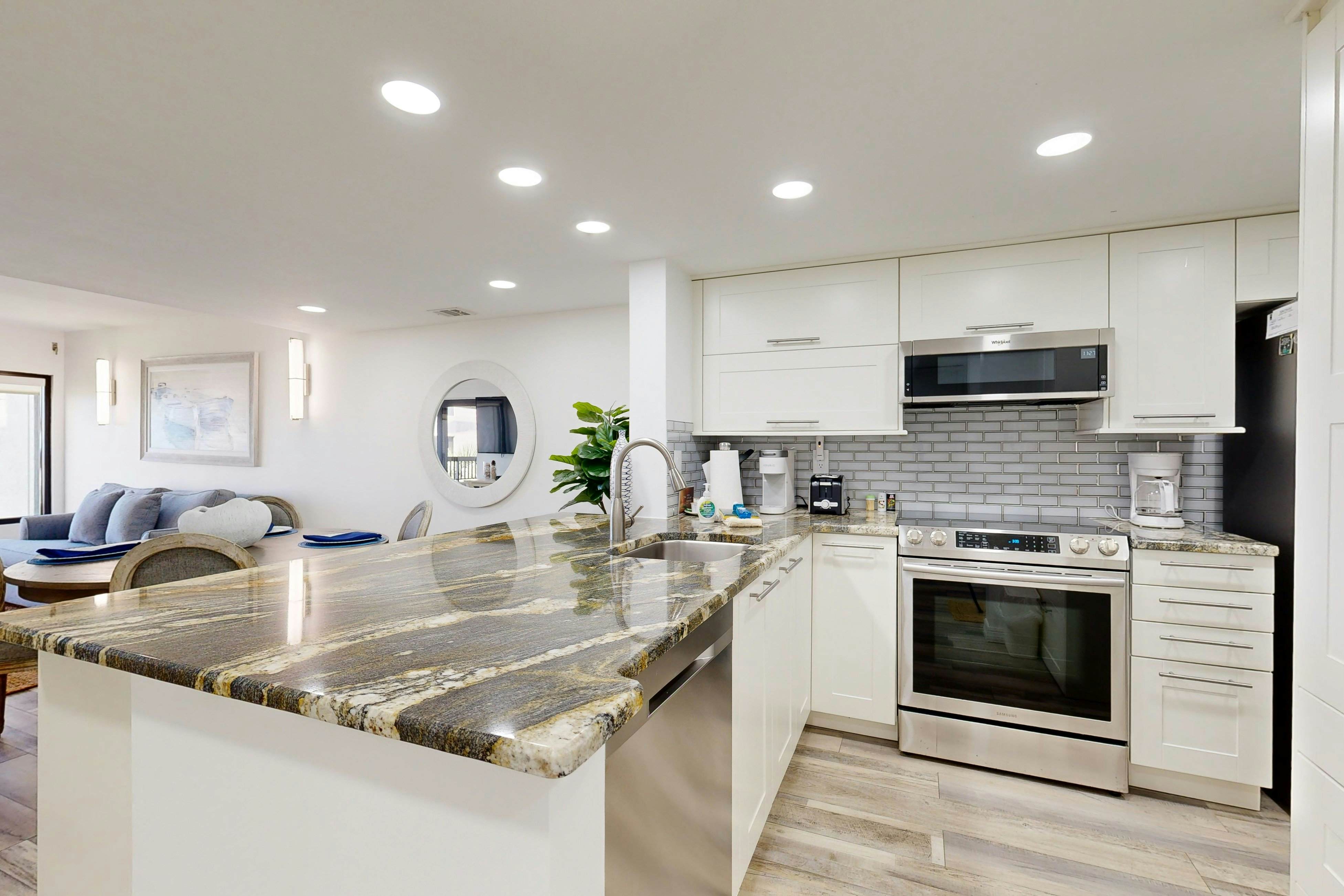 B126 Amelia Surf and Racquet