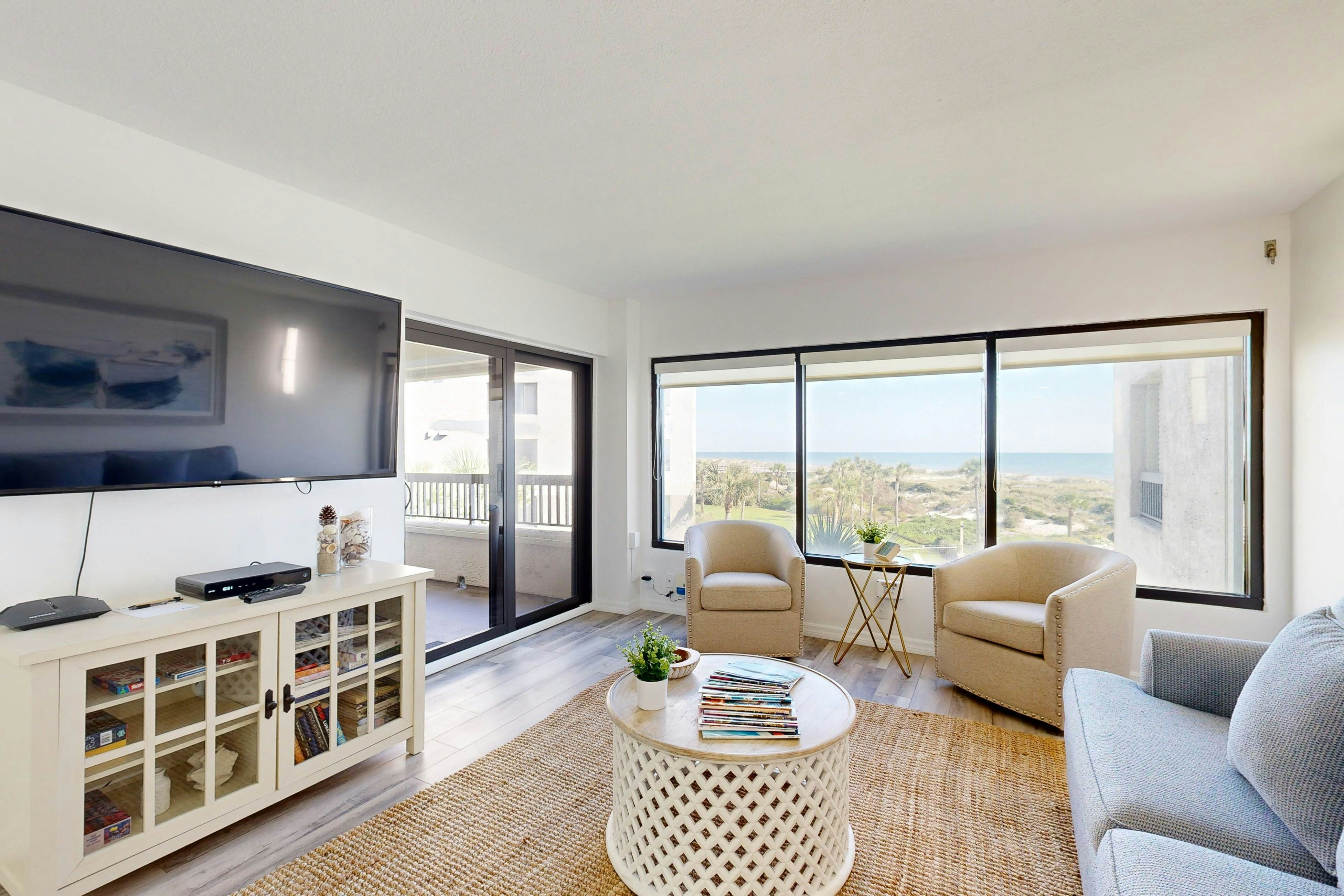 B126 Amelia Surf and Racquet