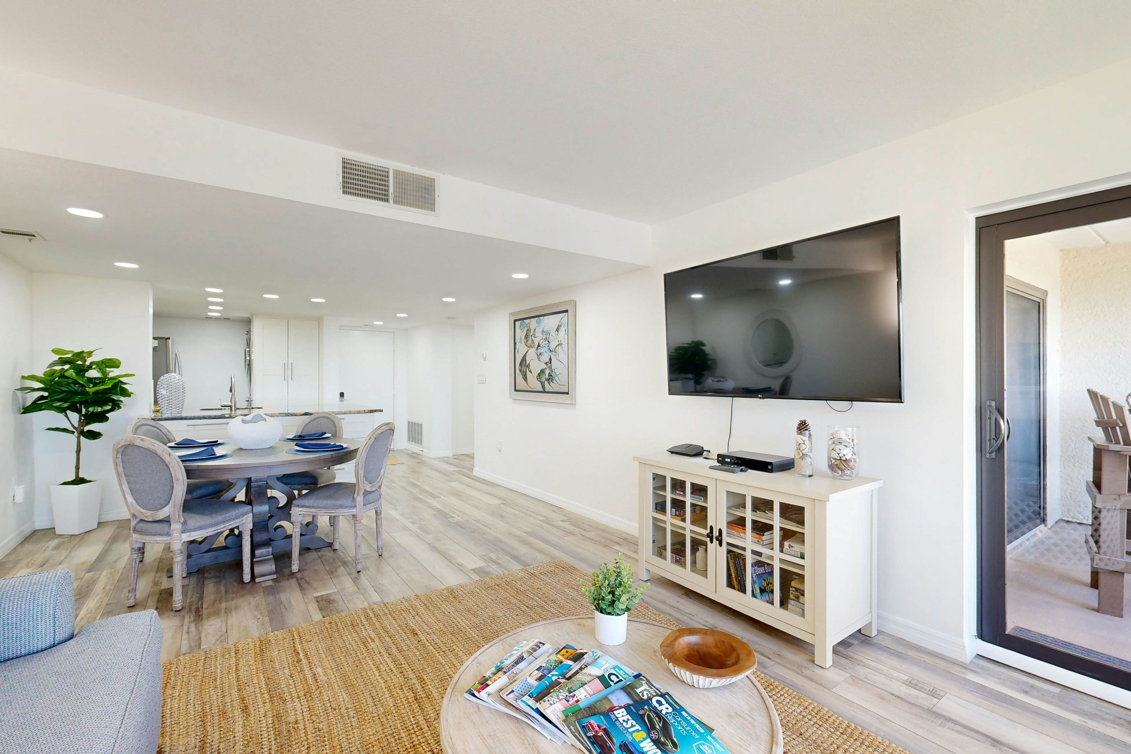 B126 Amelia Surf and Racquet