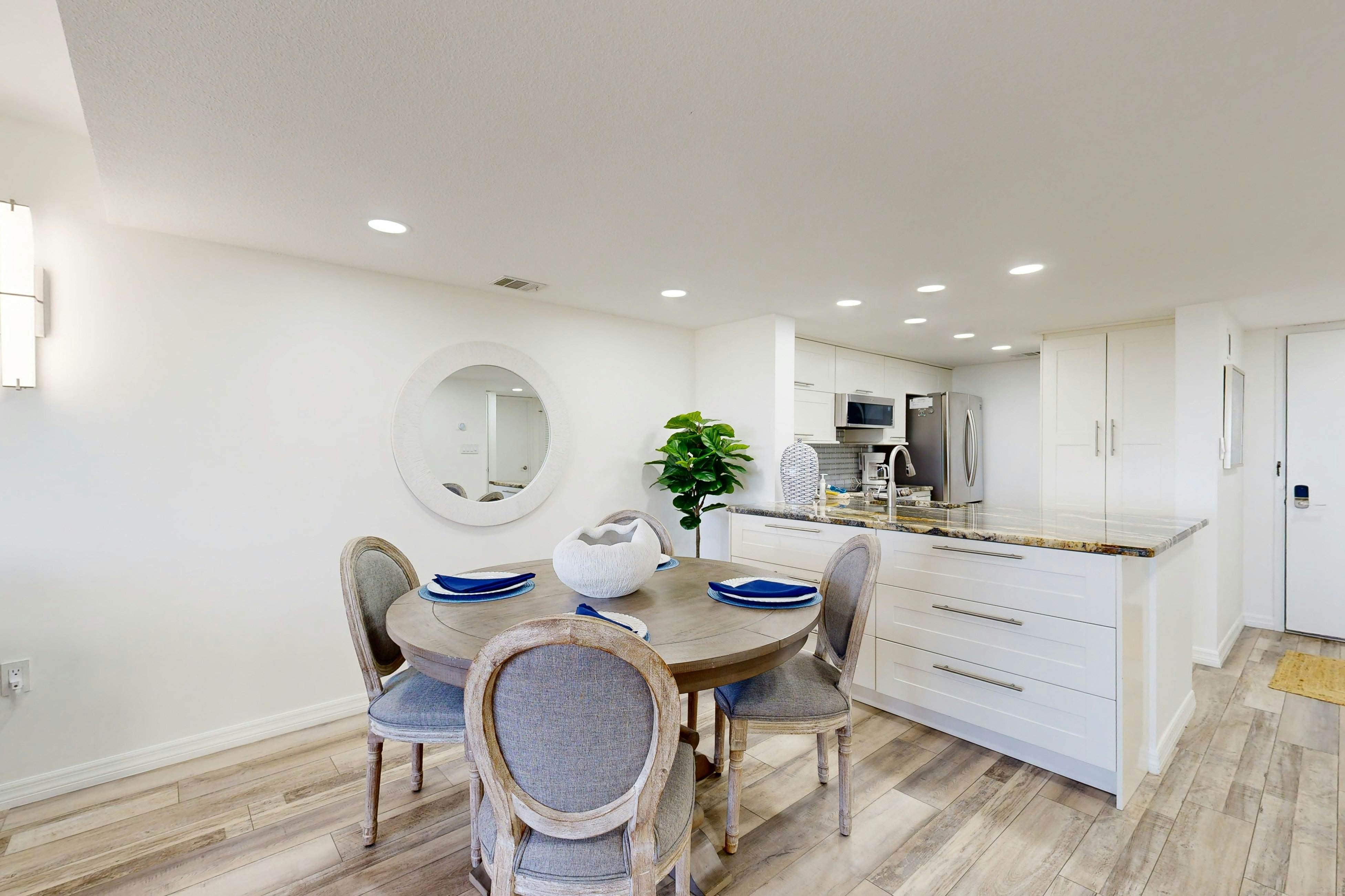 B126 Amelia Surf and Racquet