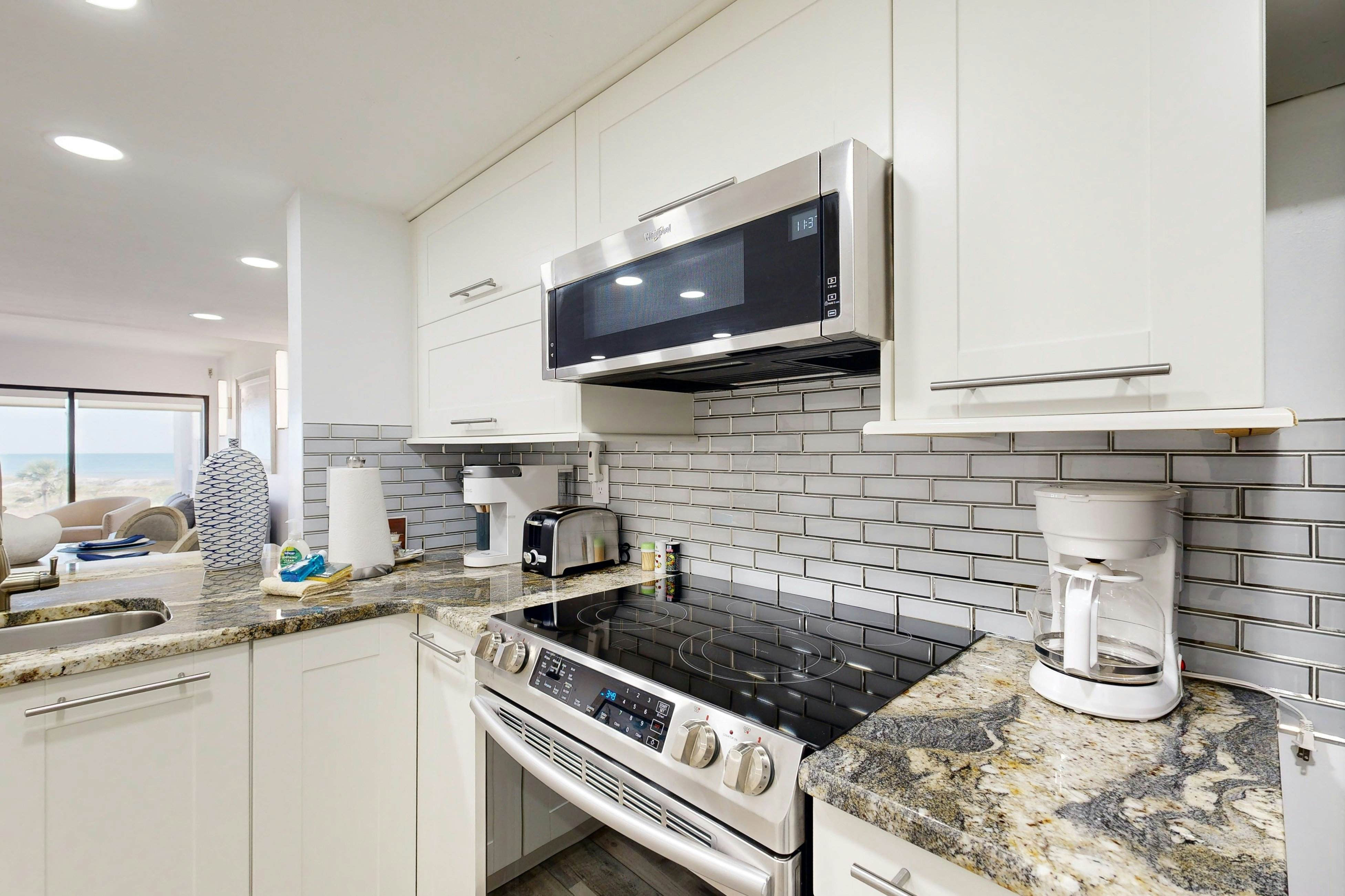 B126 Amelia Surf and Racquet