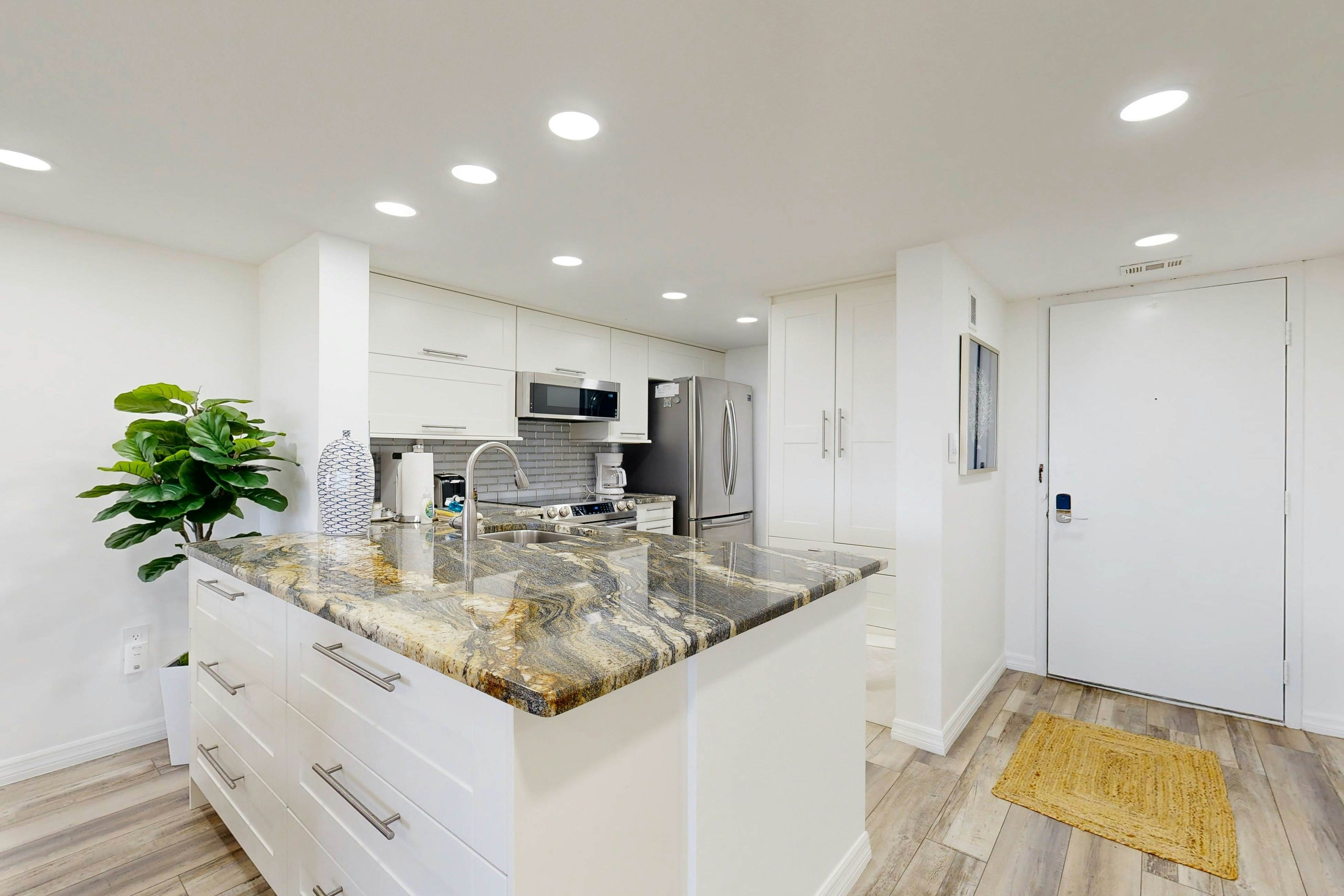 B126 Amelia Surf and Racquet