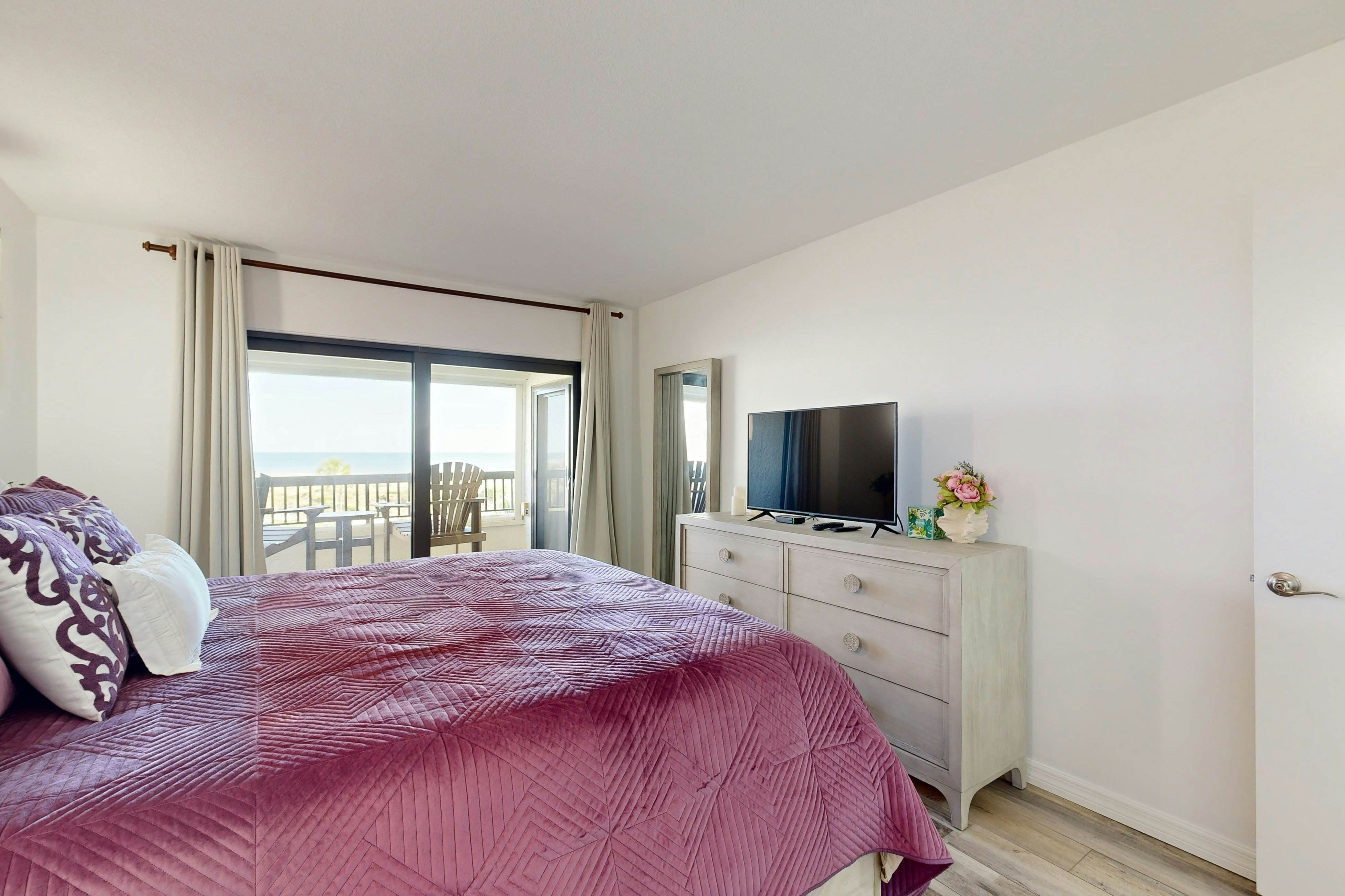 B126 Amelia Surf and Racquet