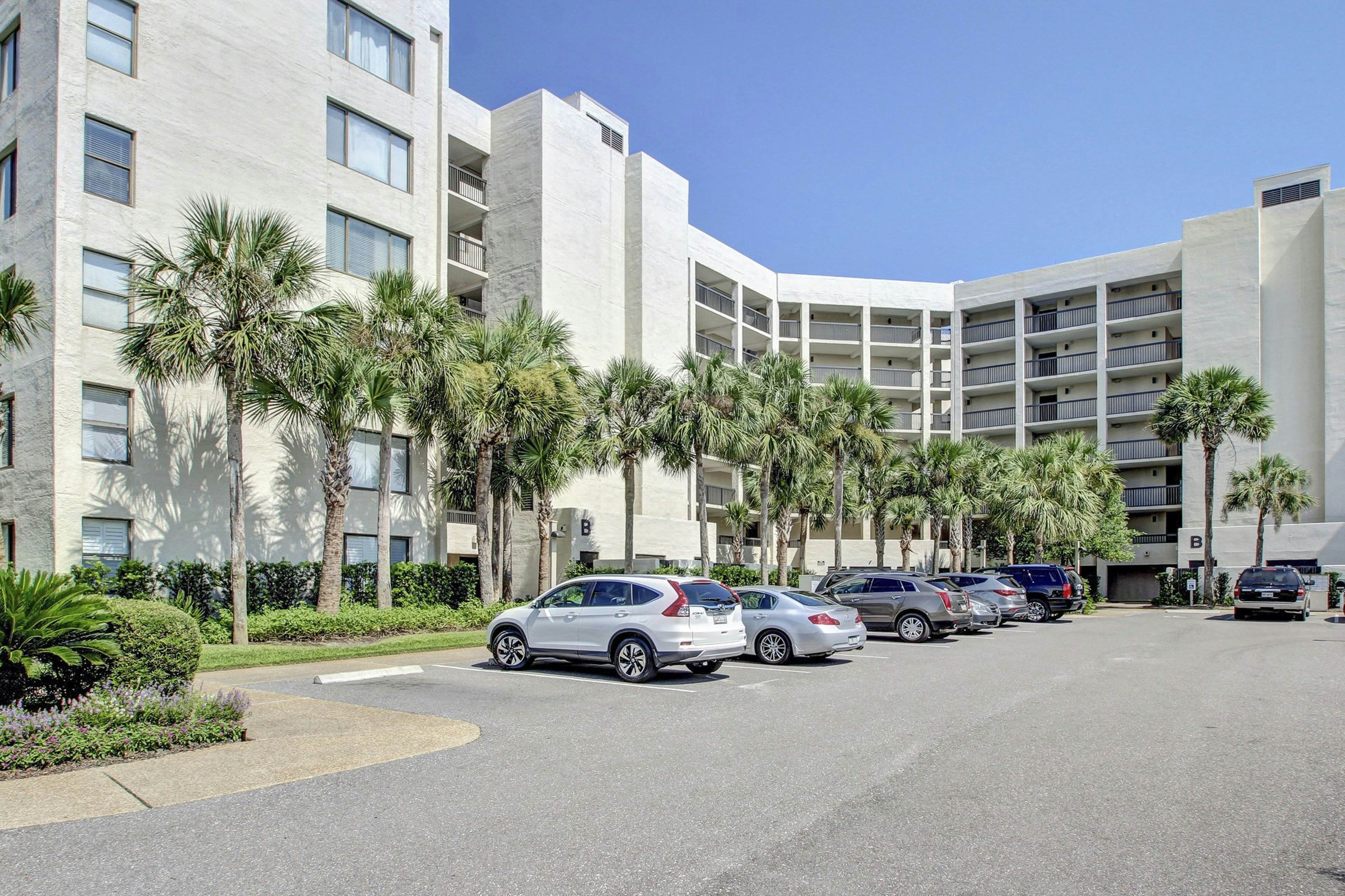 B126 Amelia Surf and Racquet