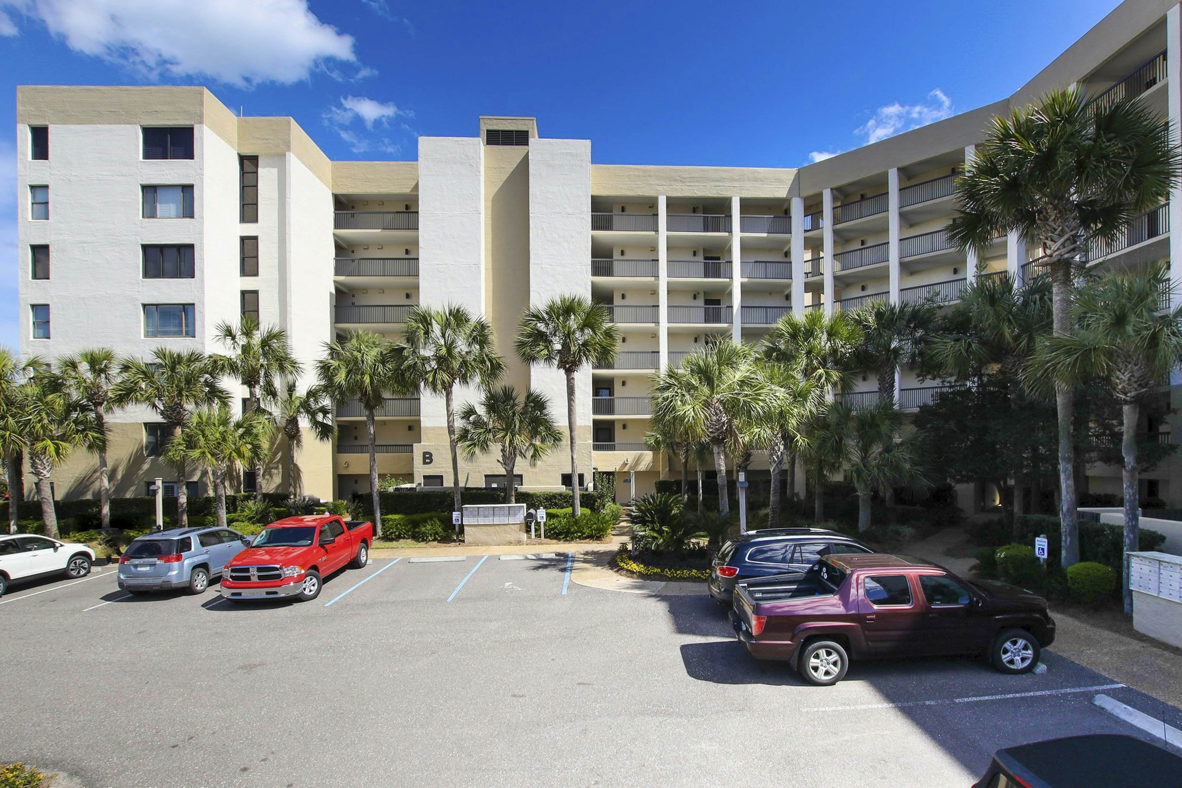 B126 Amelia Surf and Racquet