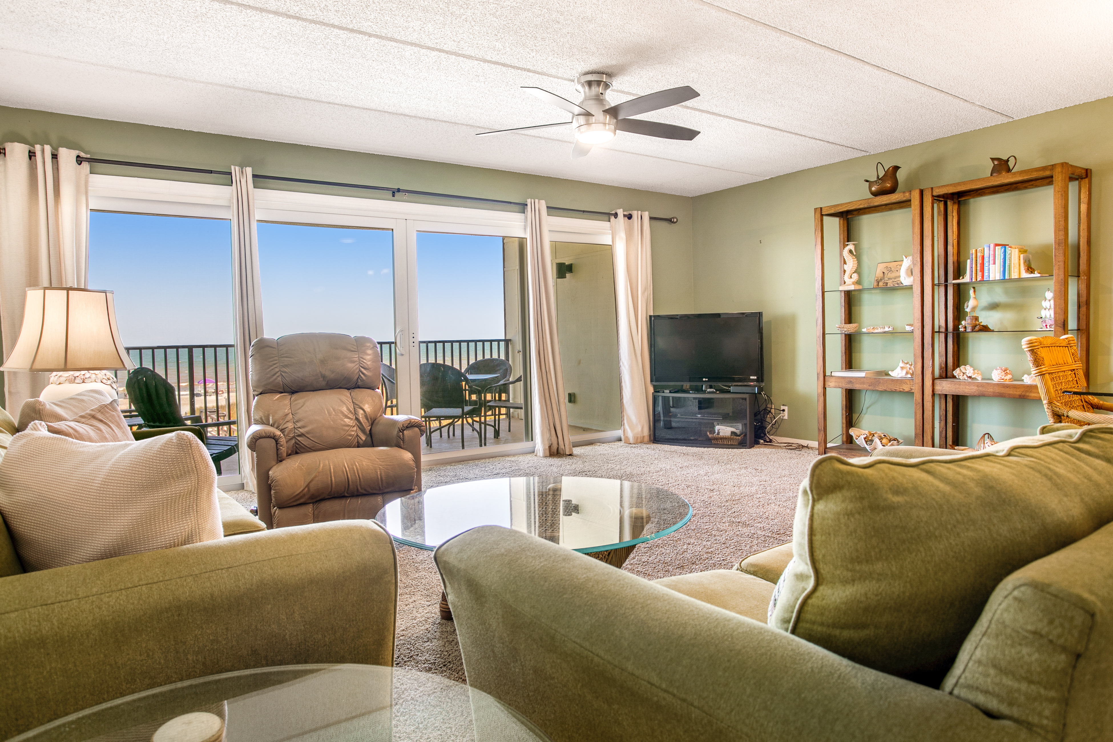 Sun-soaked Fernandina Beach oasis at Amelia South with pool & balcony