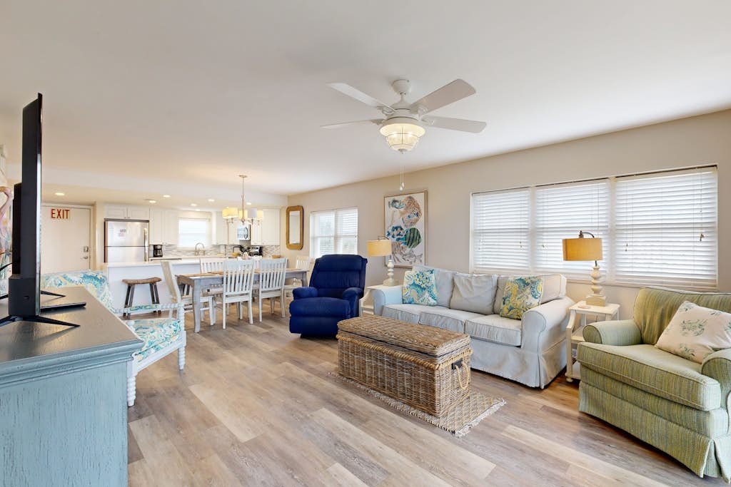 Oceanfront corner condo with sunrise-view balcony, pool & 1-minute walk to beach