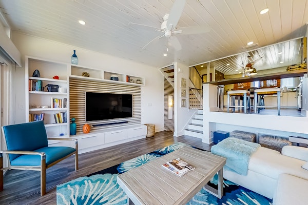 Oceanfront townhouse with ocean views, central AC, WiFi, & outdoor pool