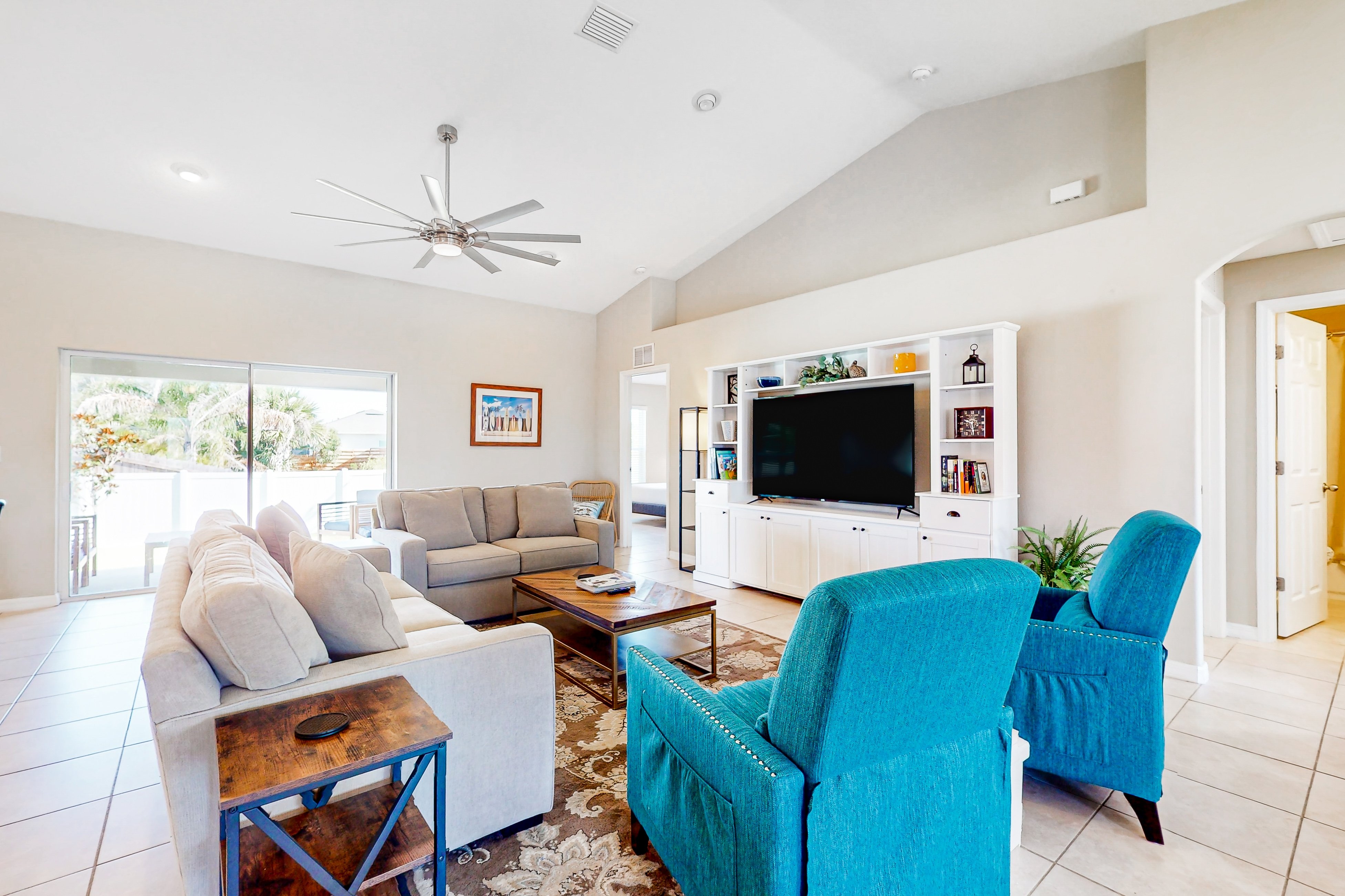 Dog-friendly home with an 8 minute walk to beach access