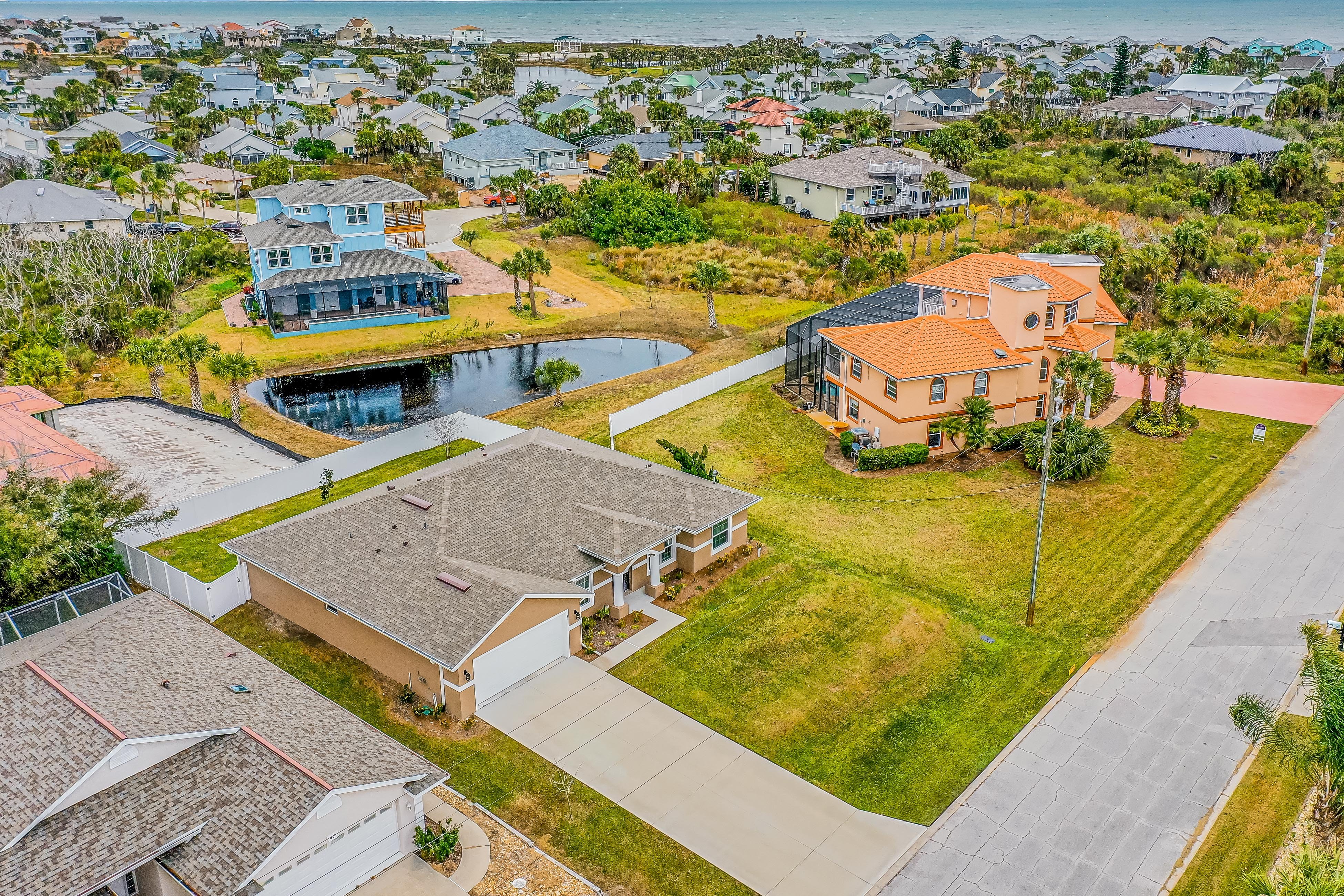 Dog-friendly home with an 8 minute walk to beach access