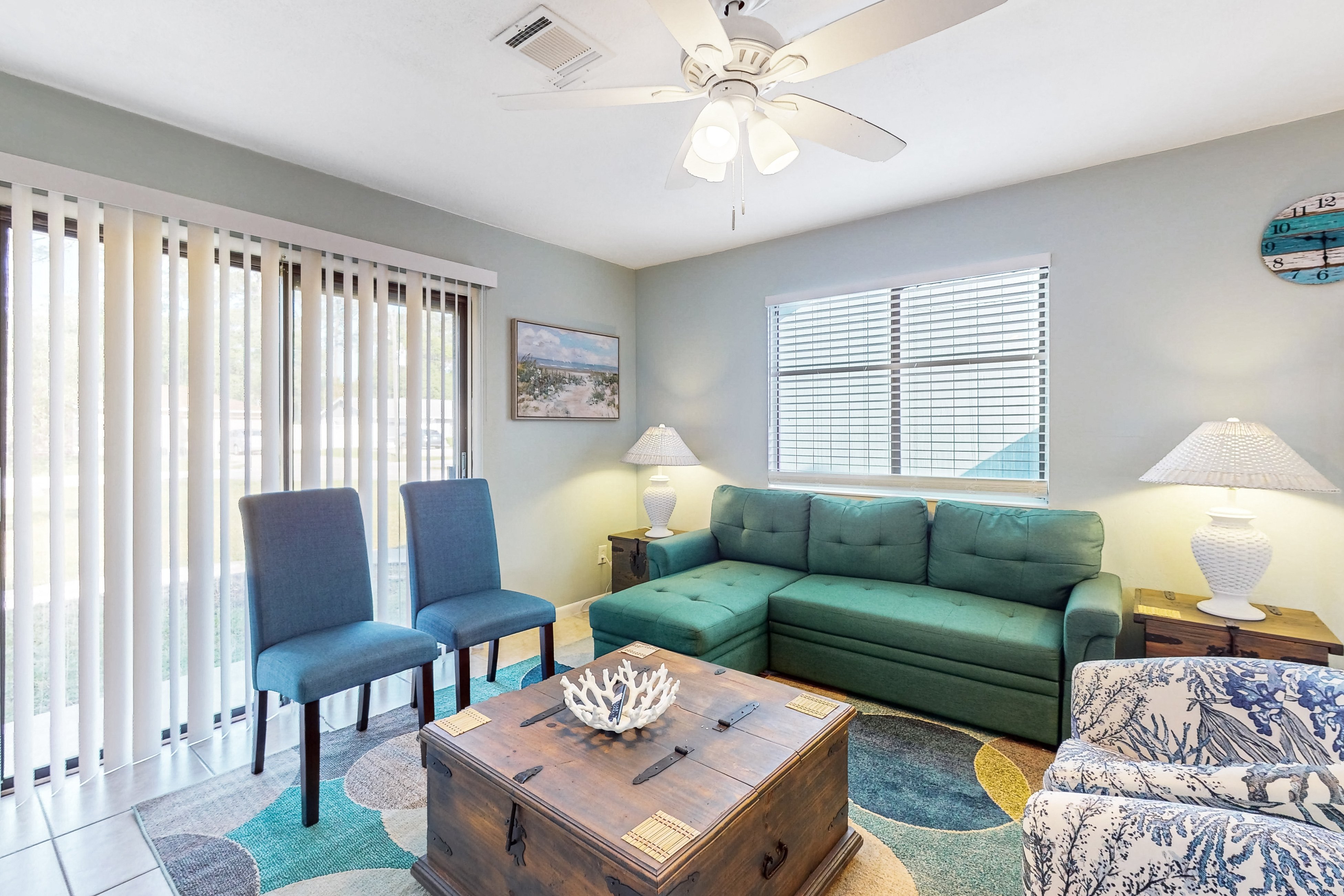 Centrally located dog-friendly home with beach gear & patio - snowbird-friendly