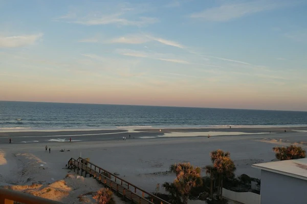 Polished oceanfront condo with pool access, private balcony & washer/dryer