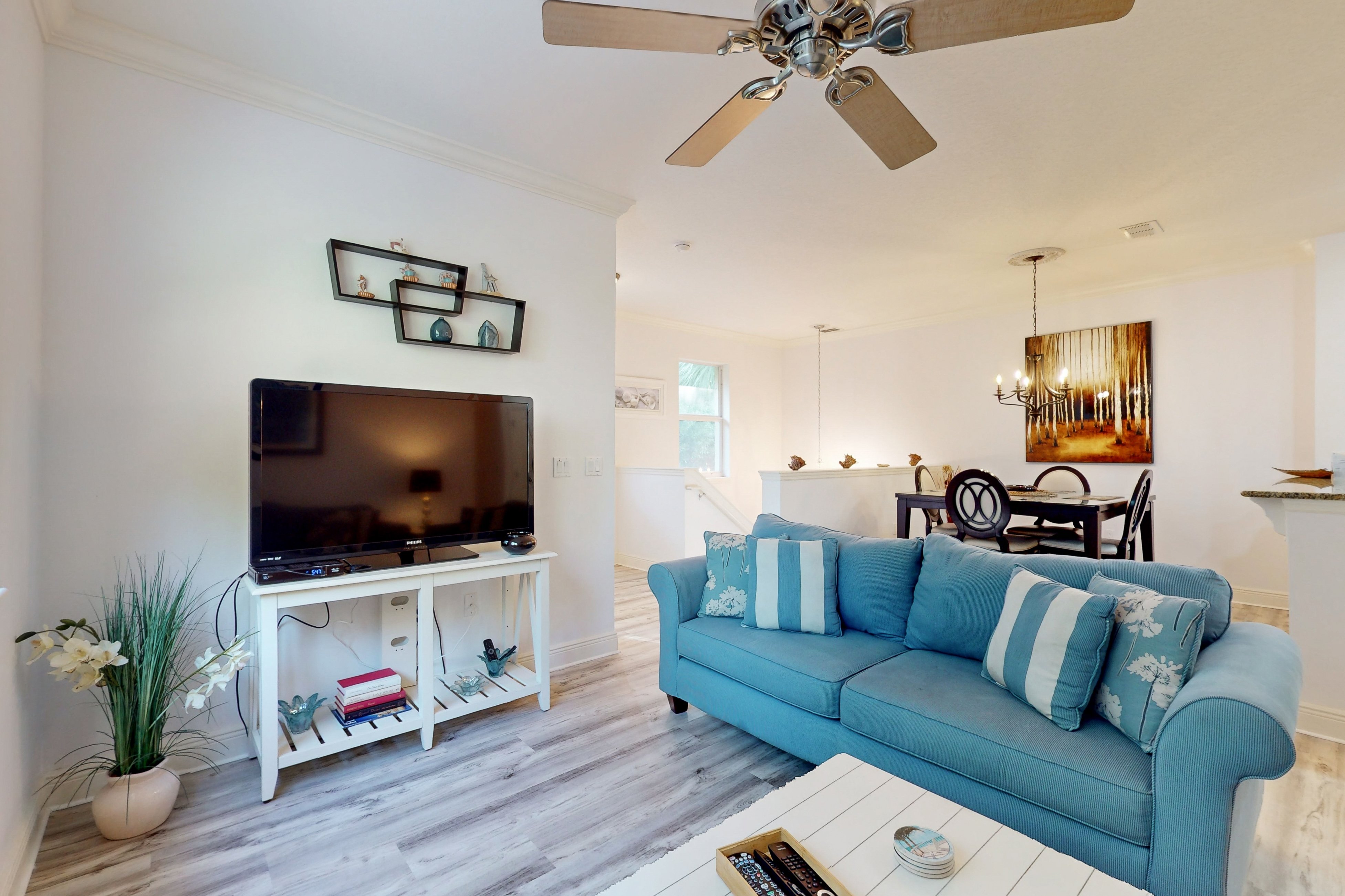 Immaculate Townhome in Upscale Community w/ Pool & Balcony - Near Beach