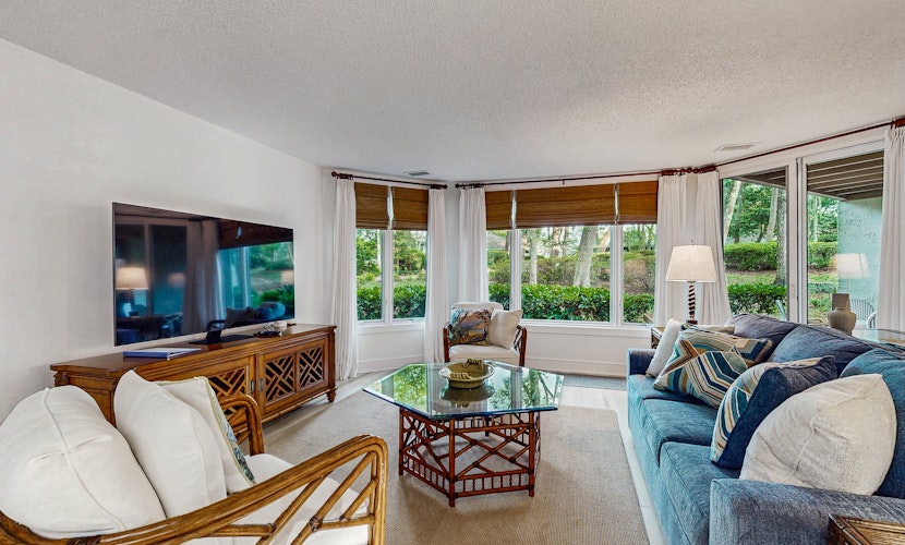 Ground floor condo with private patio, full kitchen, beach access and pool