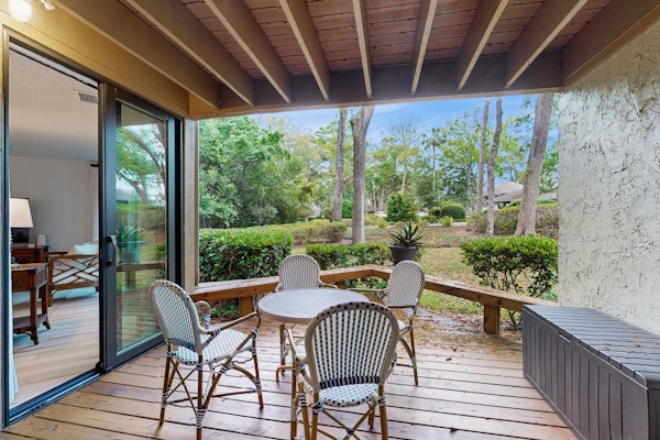 Ground floor condo with private patio, full kitchen, beach access and pool