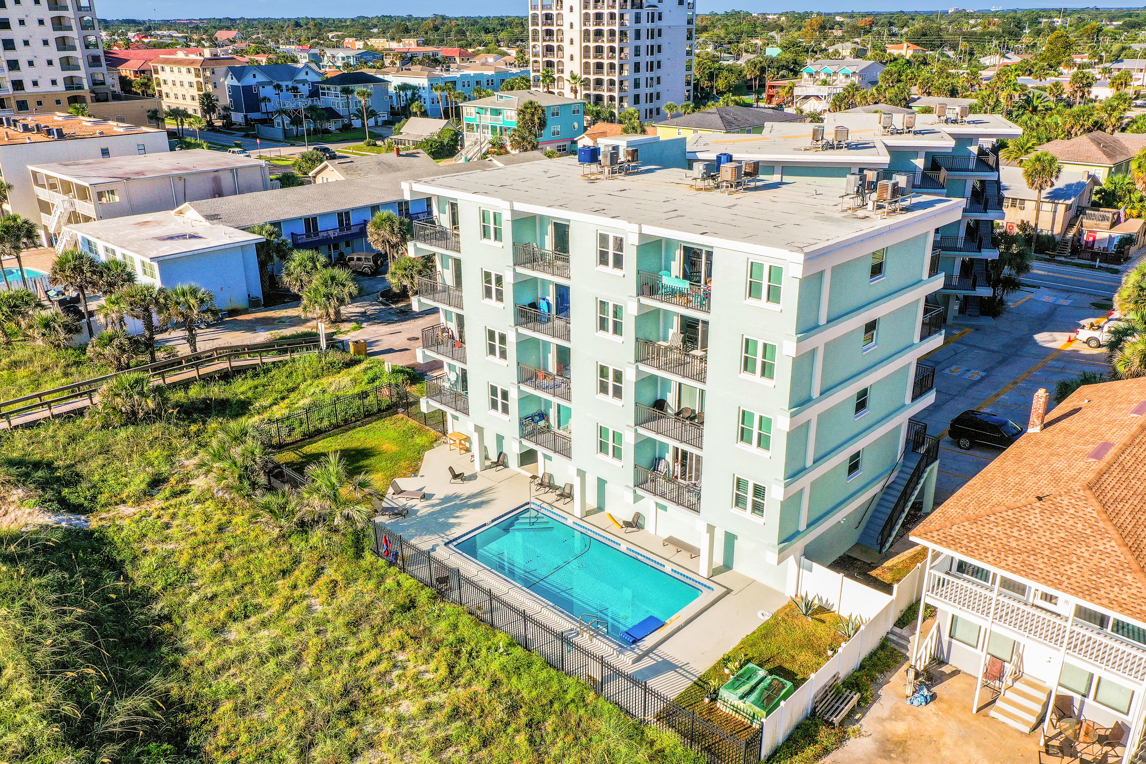 Oceanfront condo with pool, amazing view, balcony & beach access