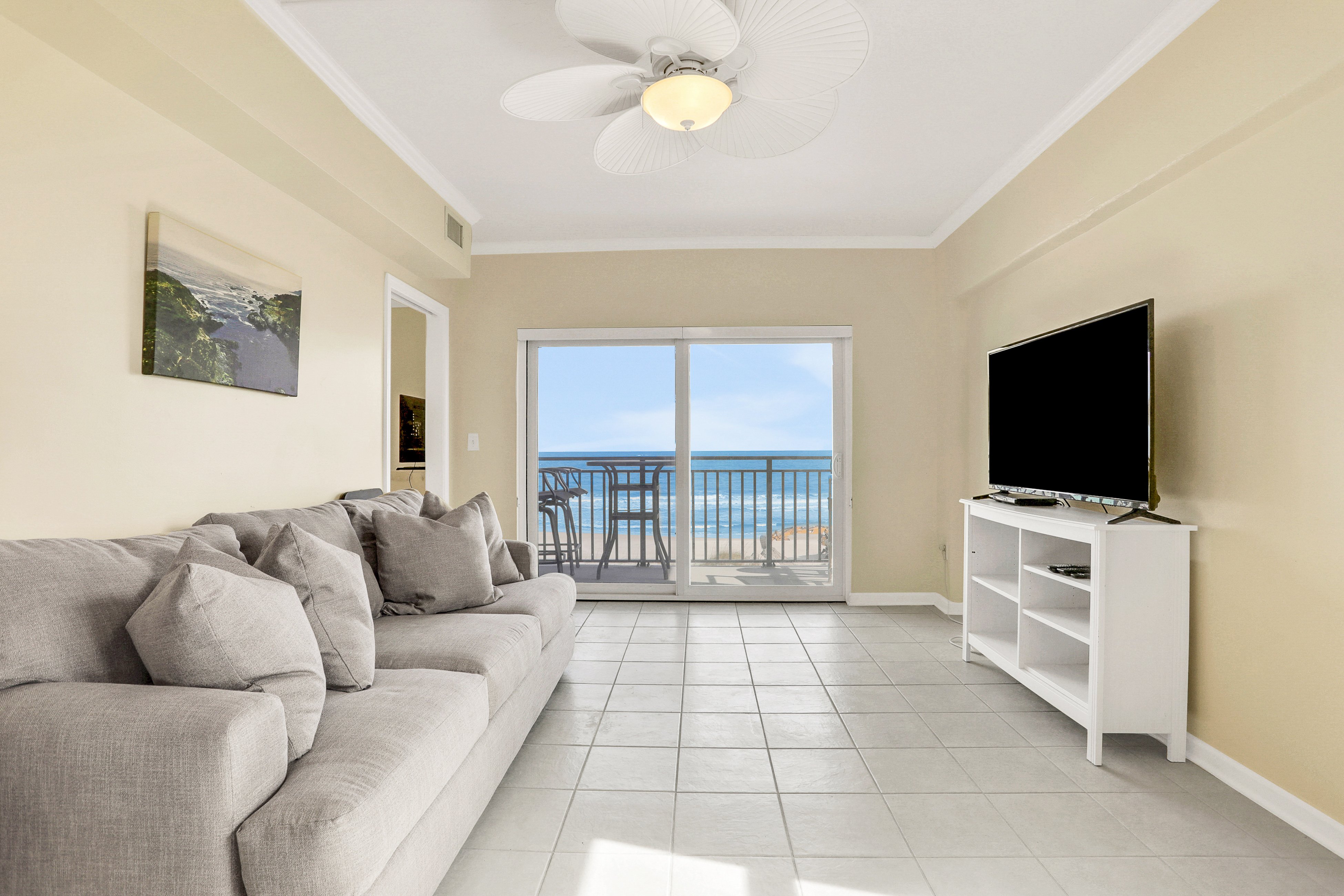 Oceanfront condo with pool, amazing view, balcony & beach access