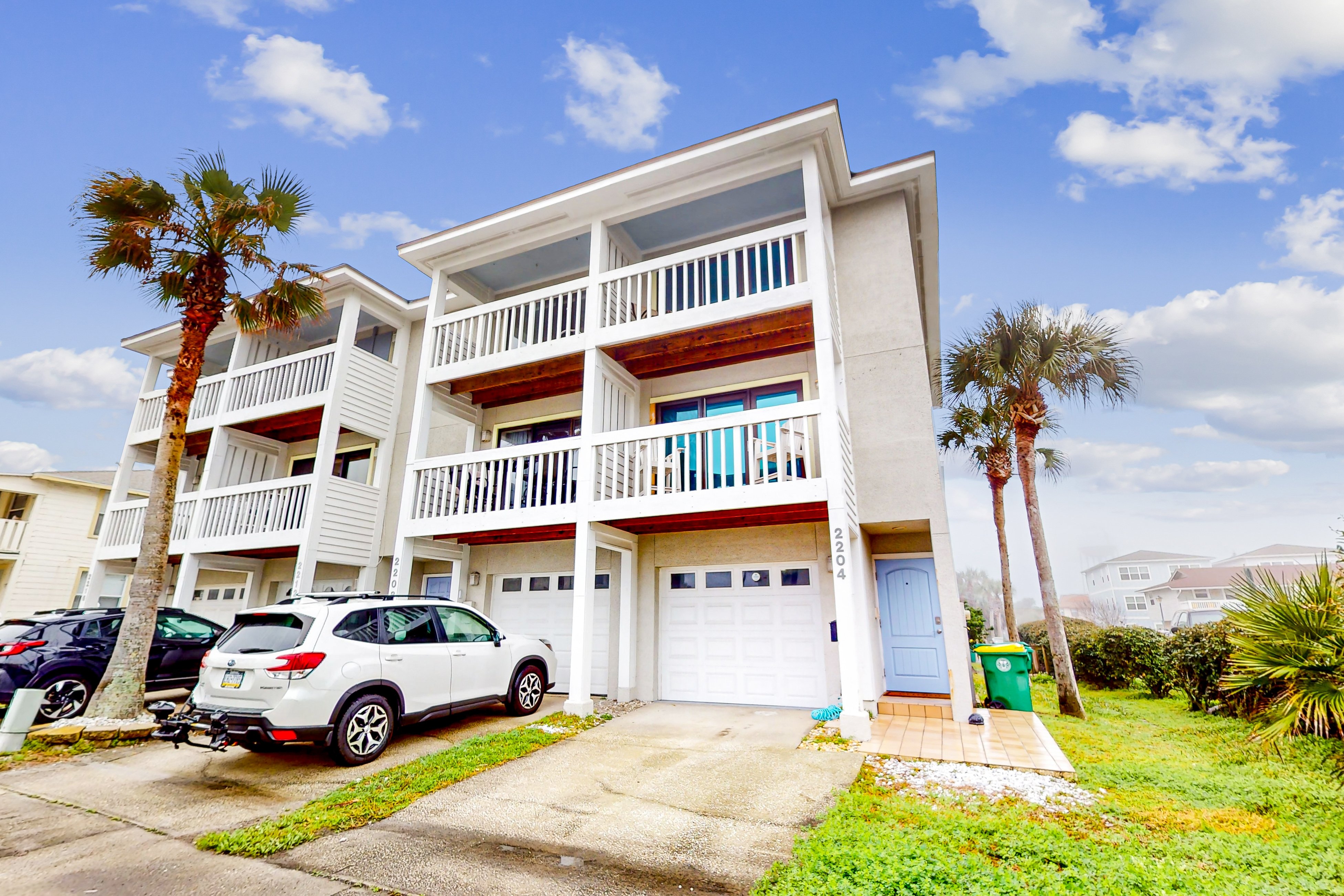 Ocean-view townhome with balcony & W/D - walk to beach - dog-friendly