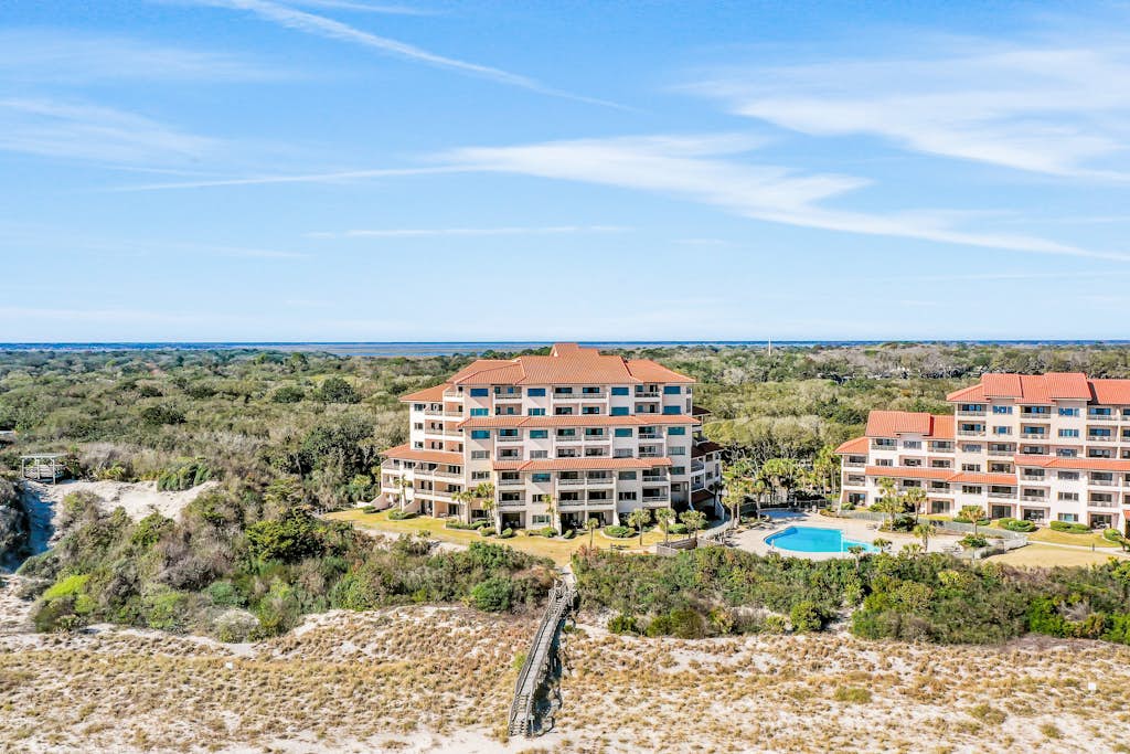 Beachfront condo with furnished balcony, amazing pool, tennis, & mini-golf