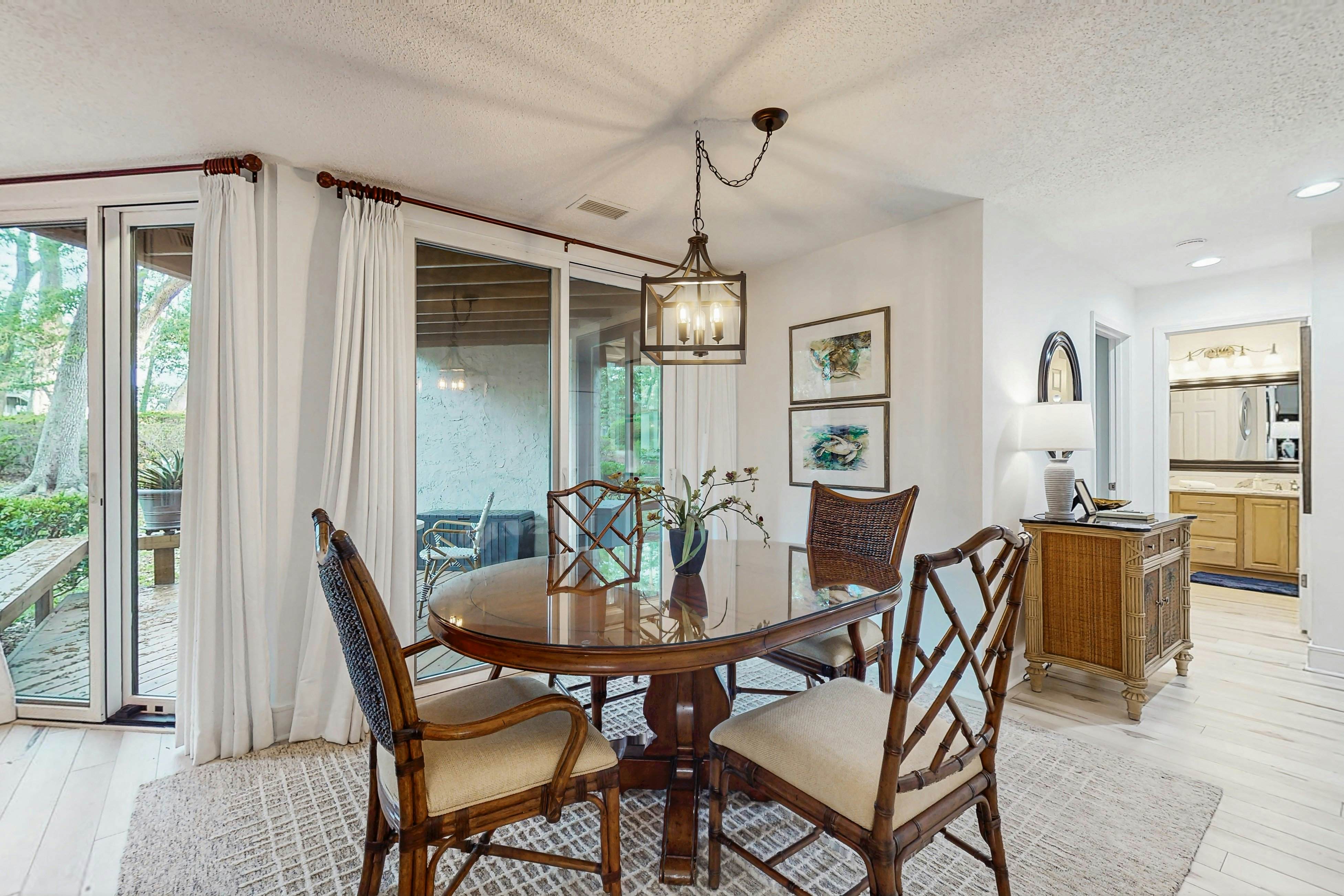 2 Bedroom Full Condo - Courtside