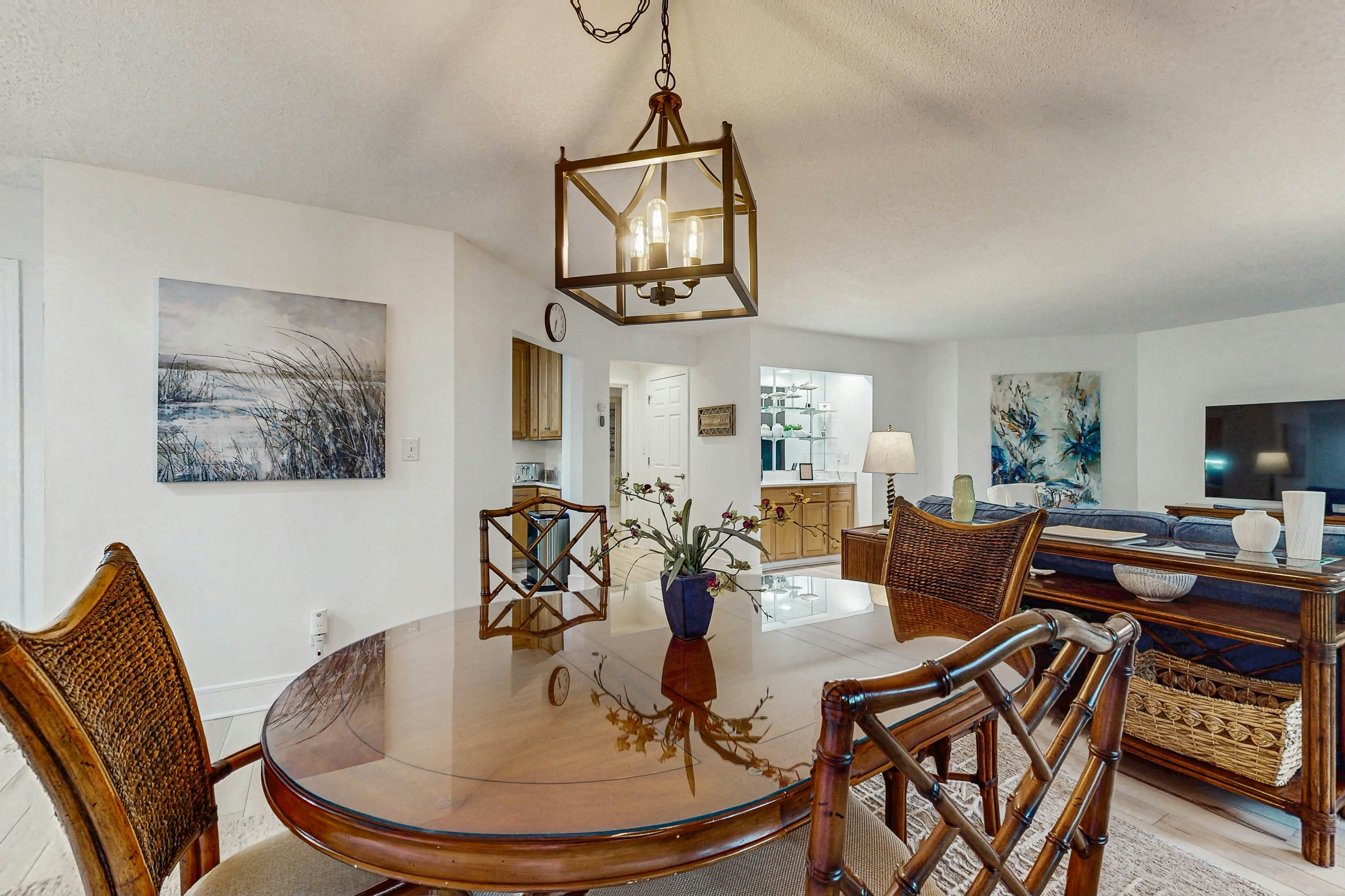 2 Bedroom Full Condo - Courtside