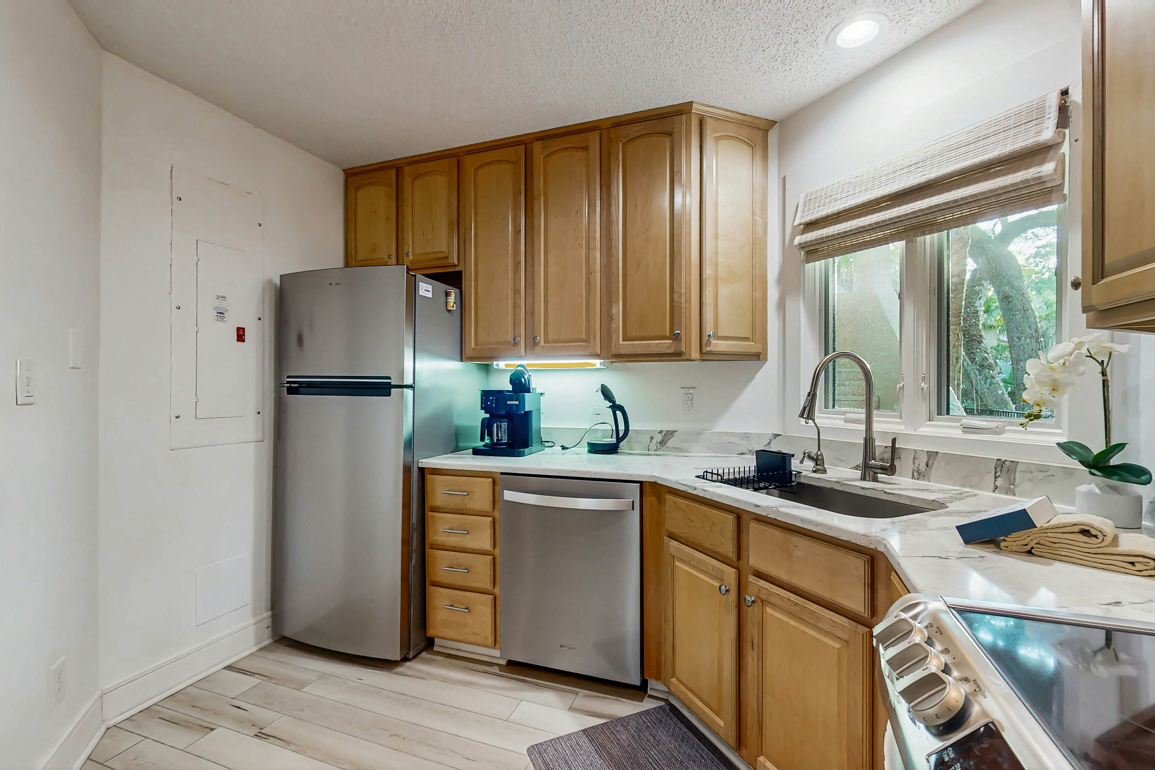 2 Bedroom Full Condo - Courtside