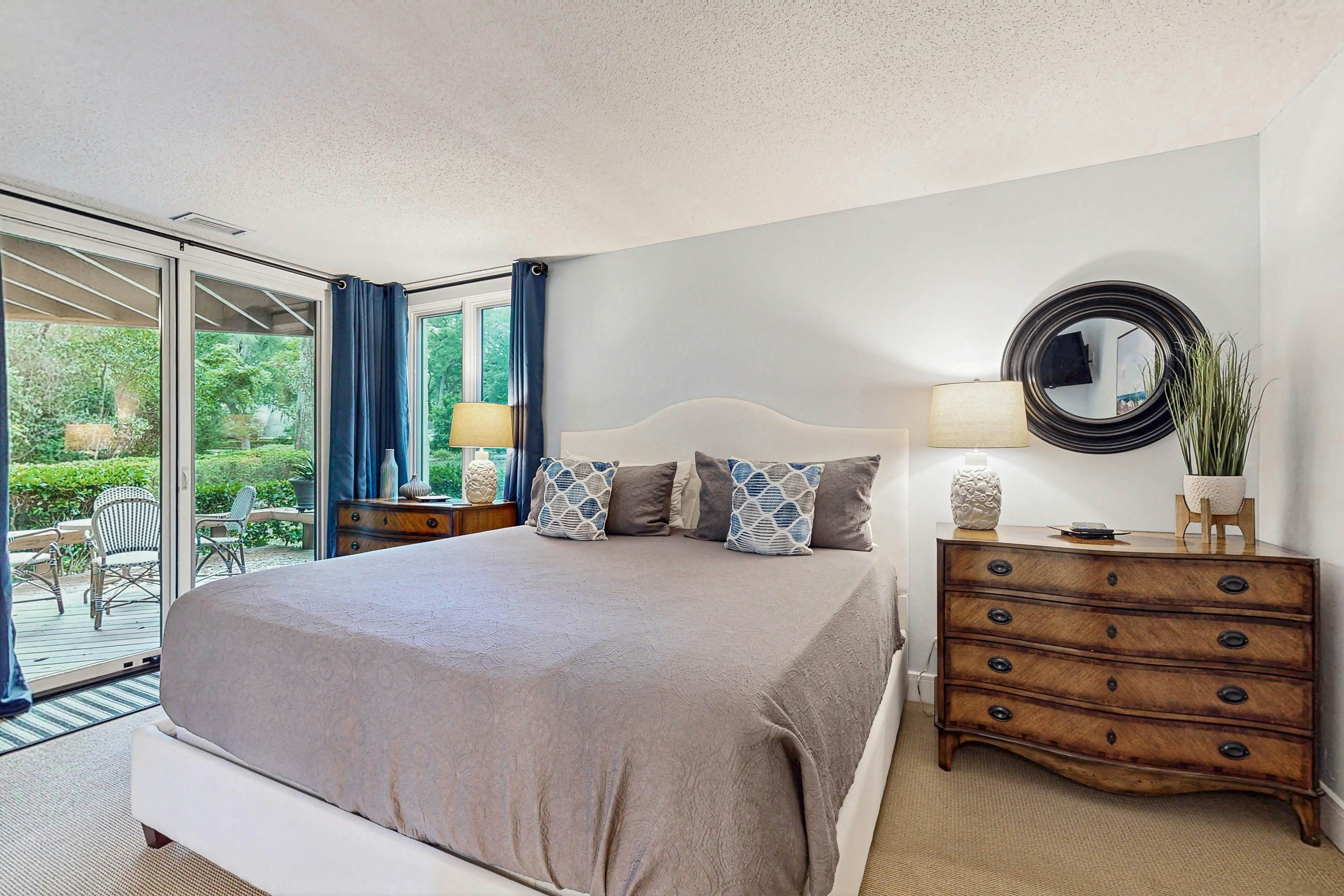 2 Bedroom Full Condo - Courtside