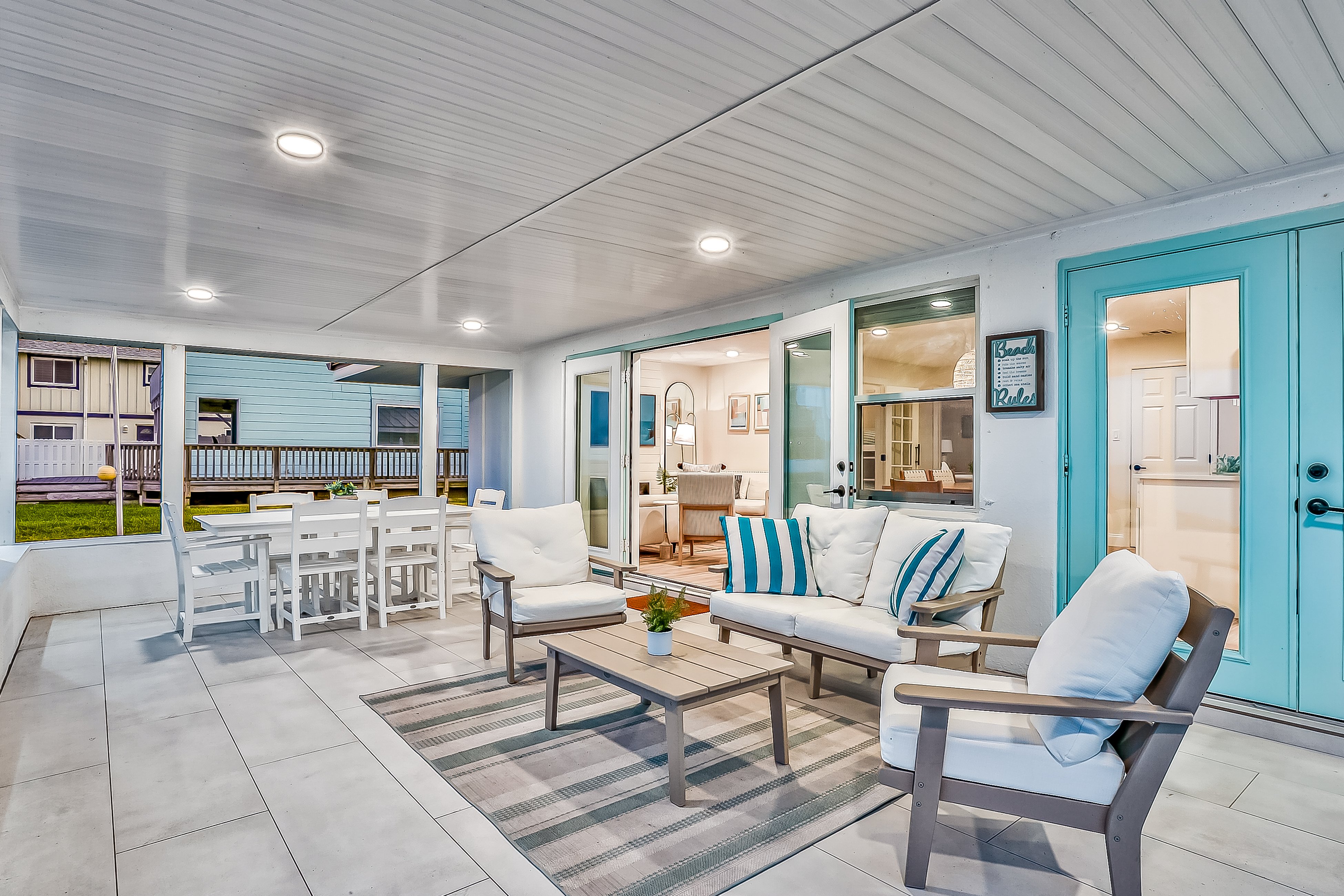 Beachfront home w/ private lanai and deck - walk to the beach