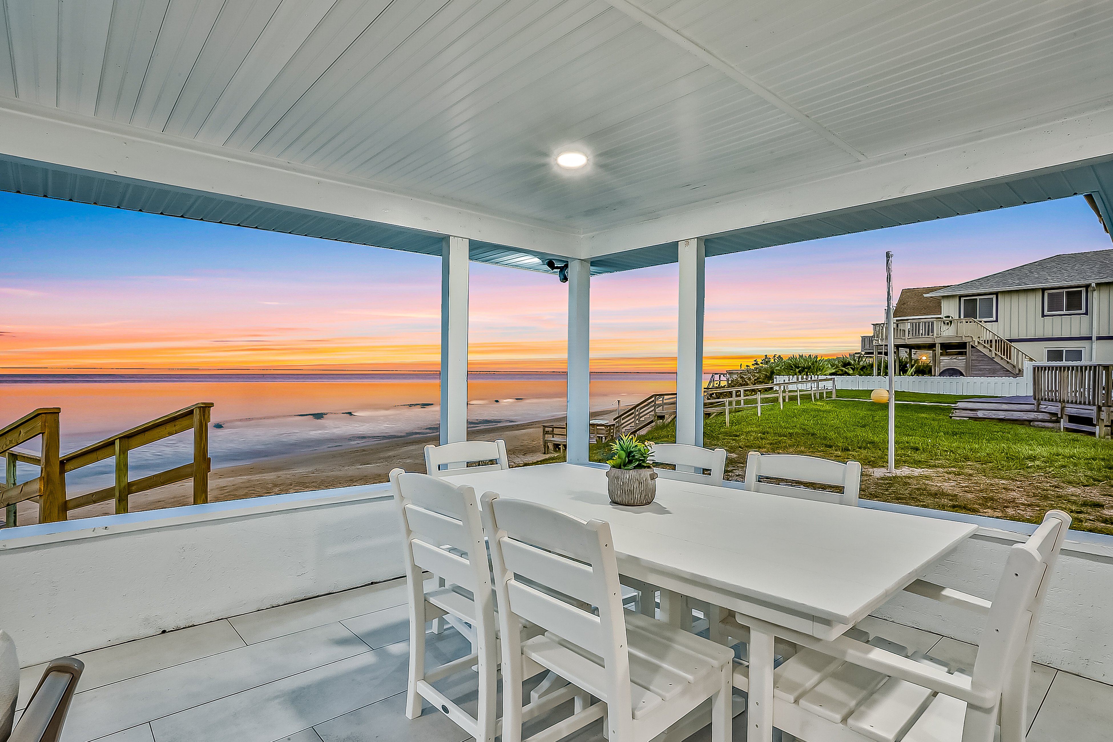 Beachfront home w/ private lanai and deck - walk to the beach