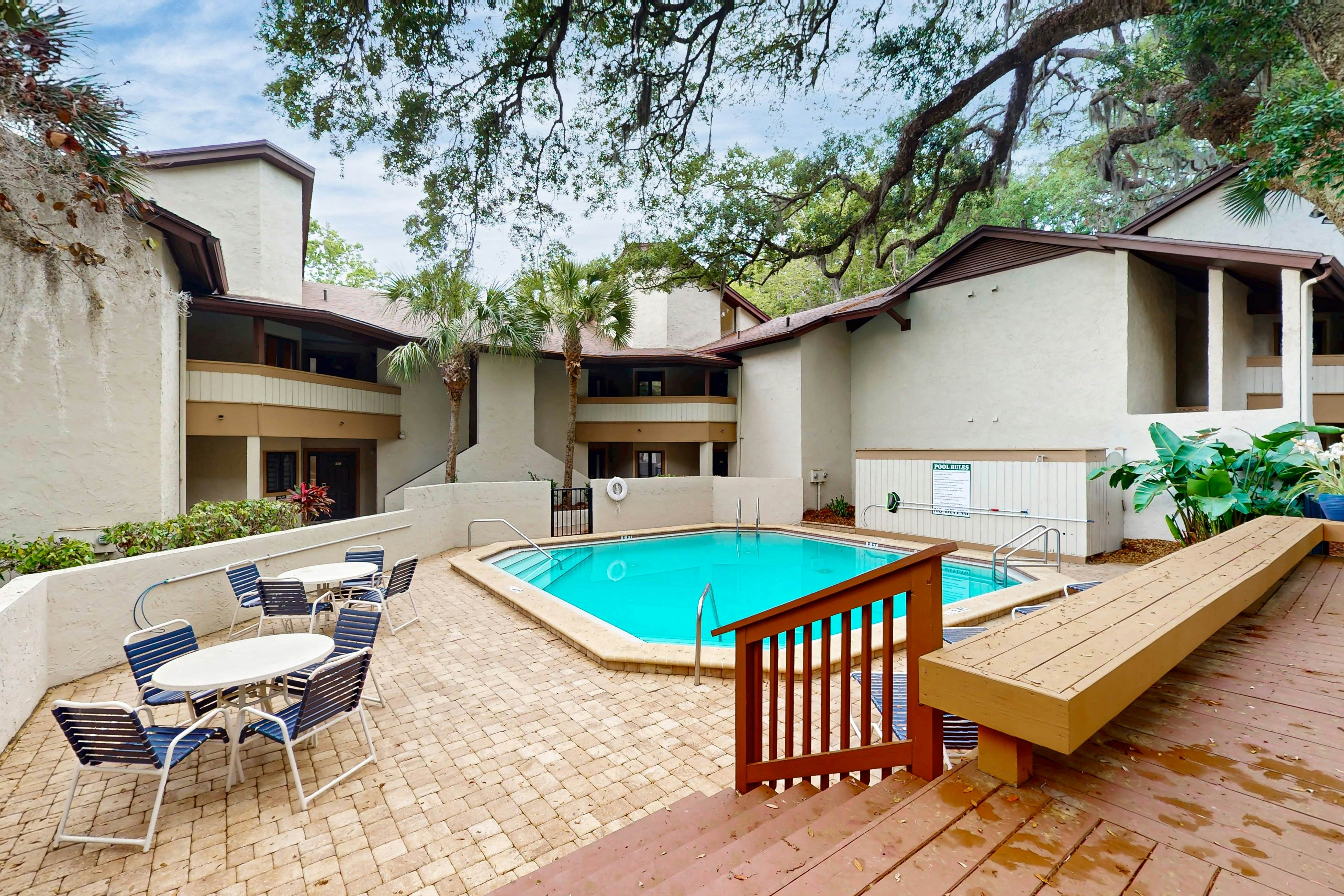 1 Bedroom Queen Studio - Courtside