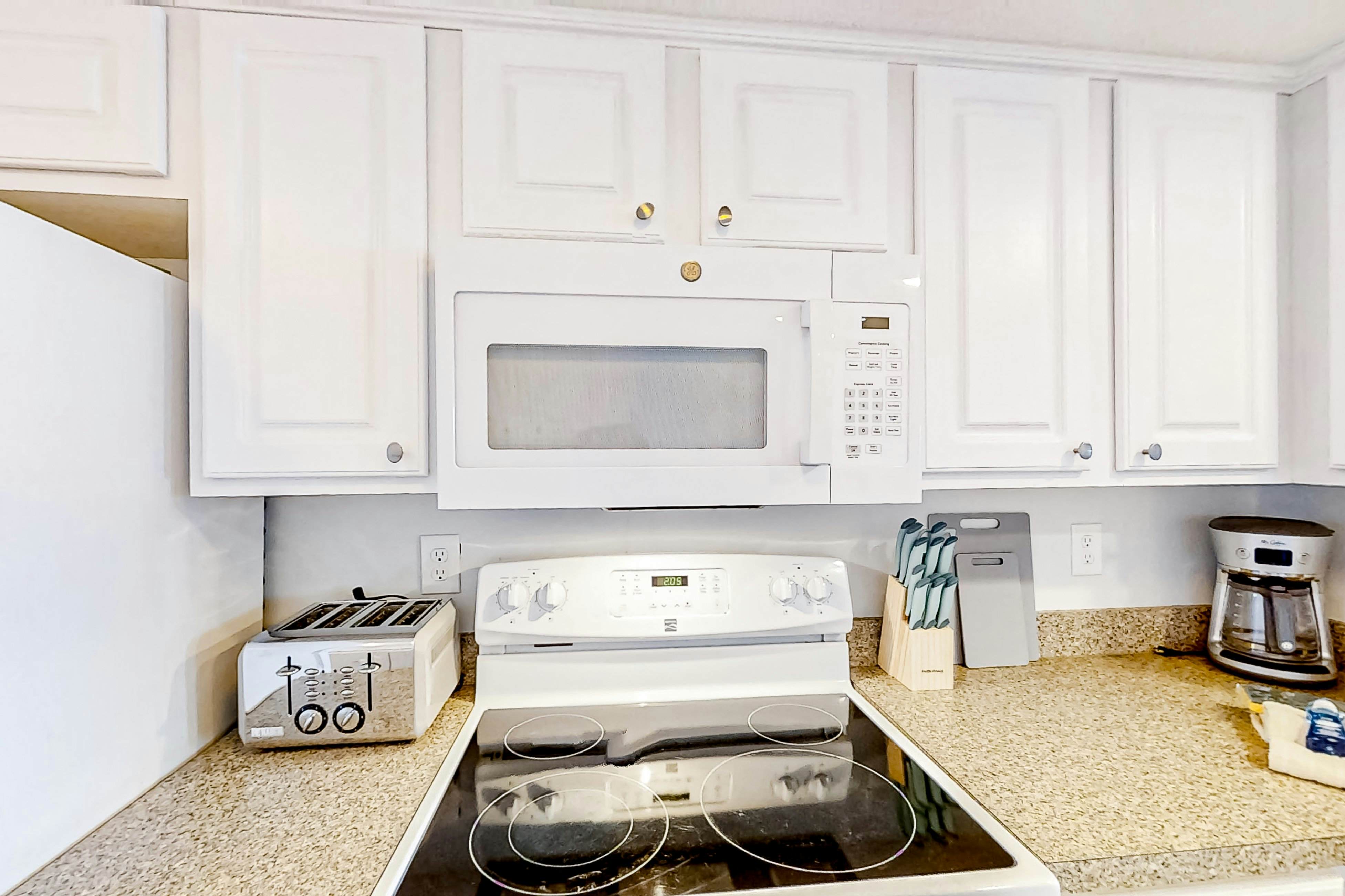 B175 Amelia Surf and Racquet