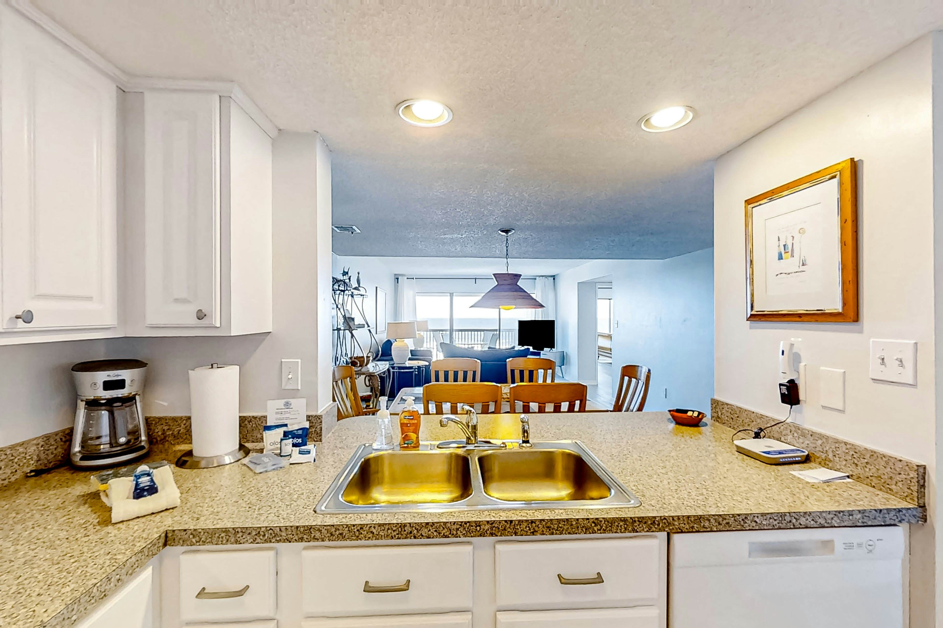 B175 Amelia Surf and Racquet