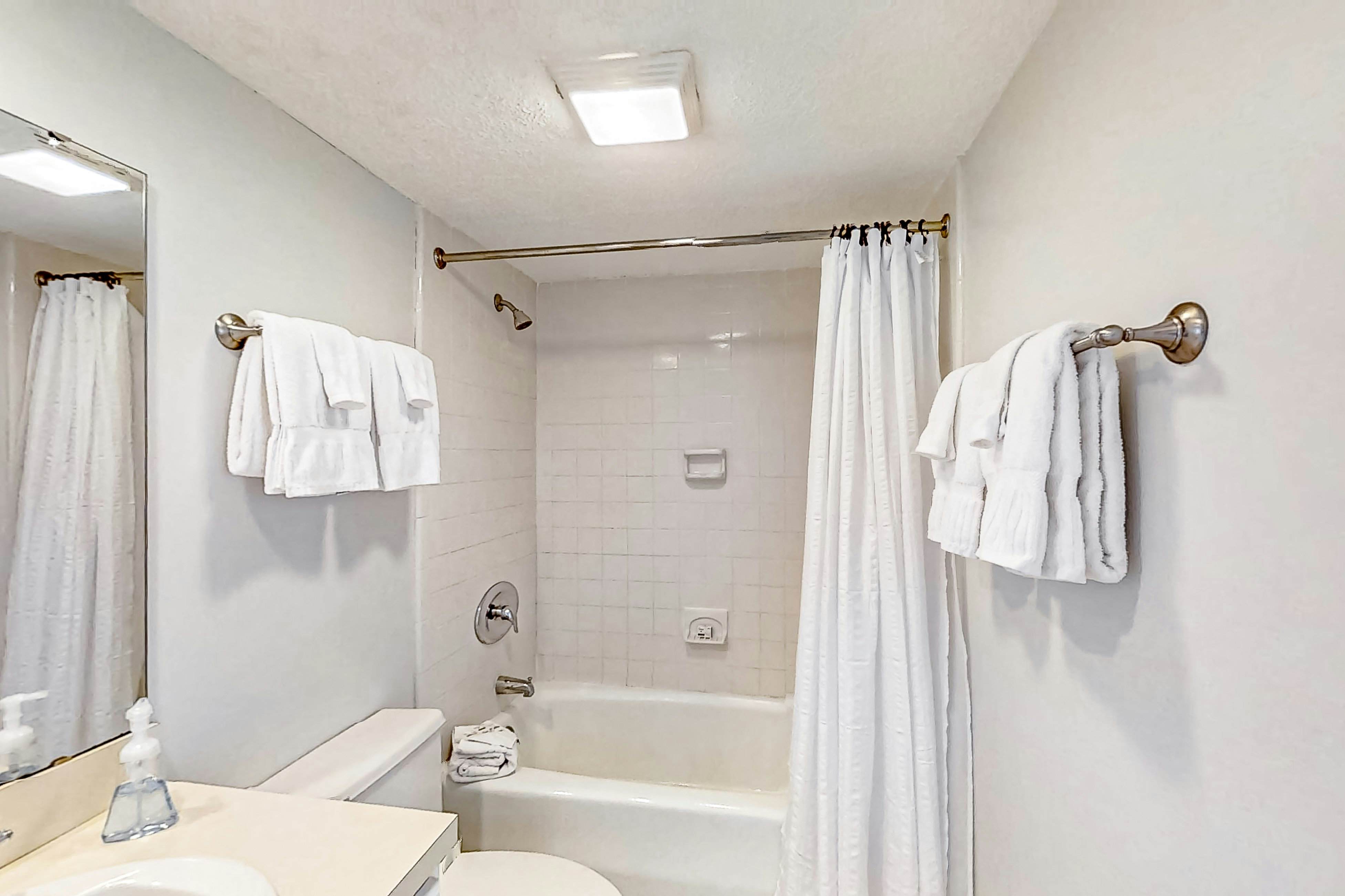 B175 Amelia Surf and Racquet