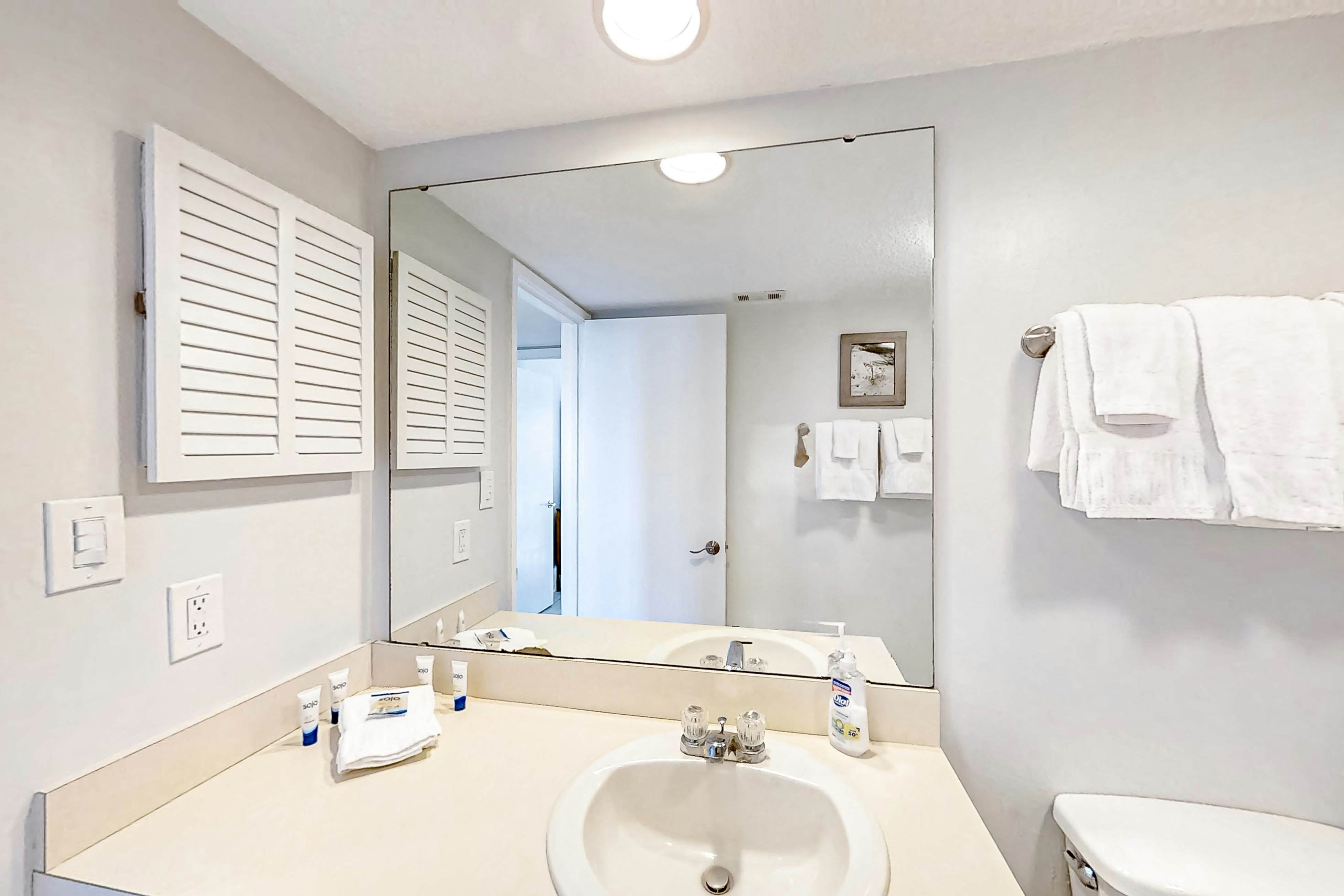 B175 Amelia Surf and Racquet