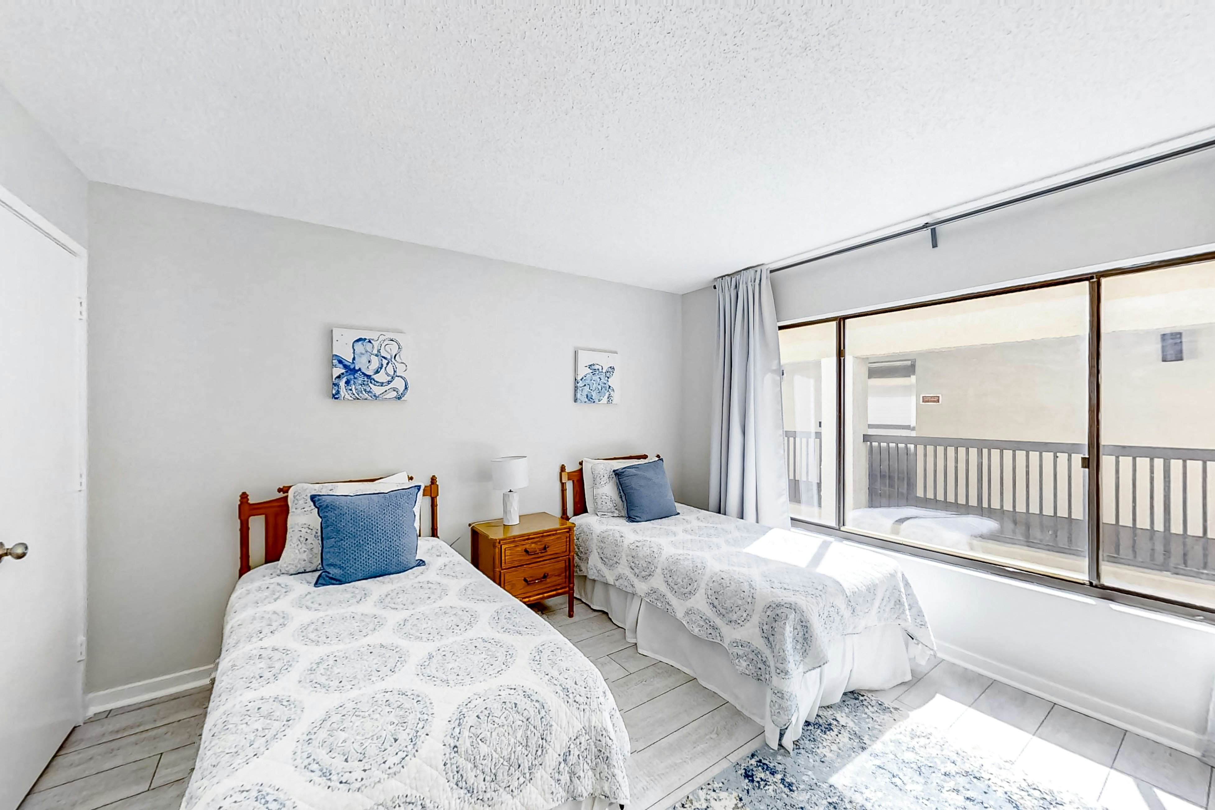 B175 Amelia Surf and Racquet