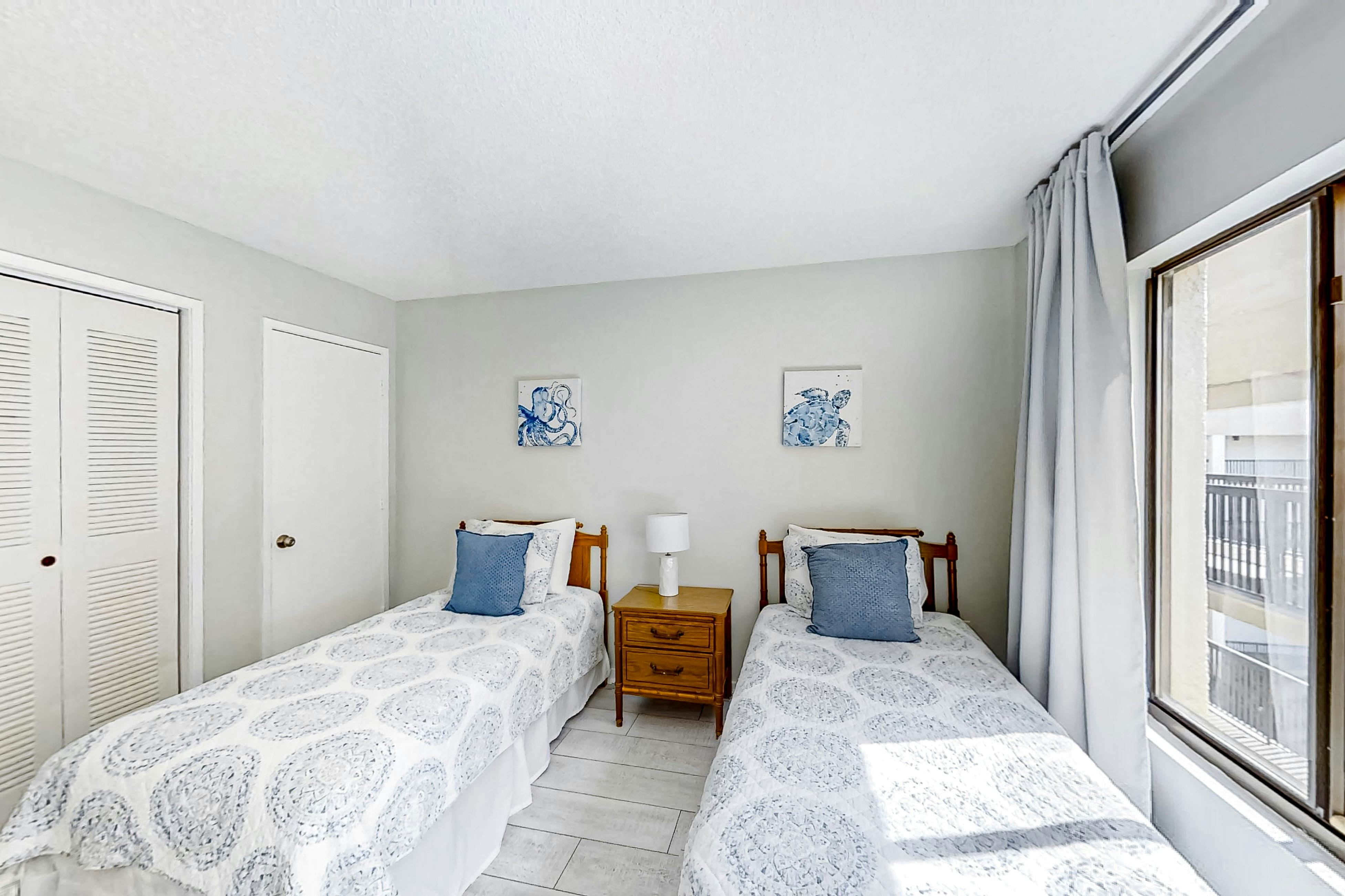 B175 Amelia Surf and Racquet