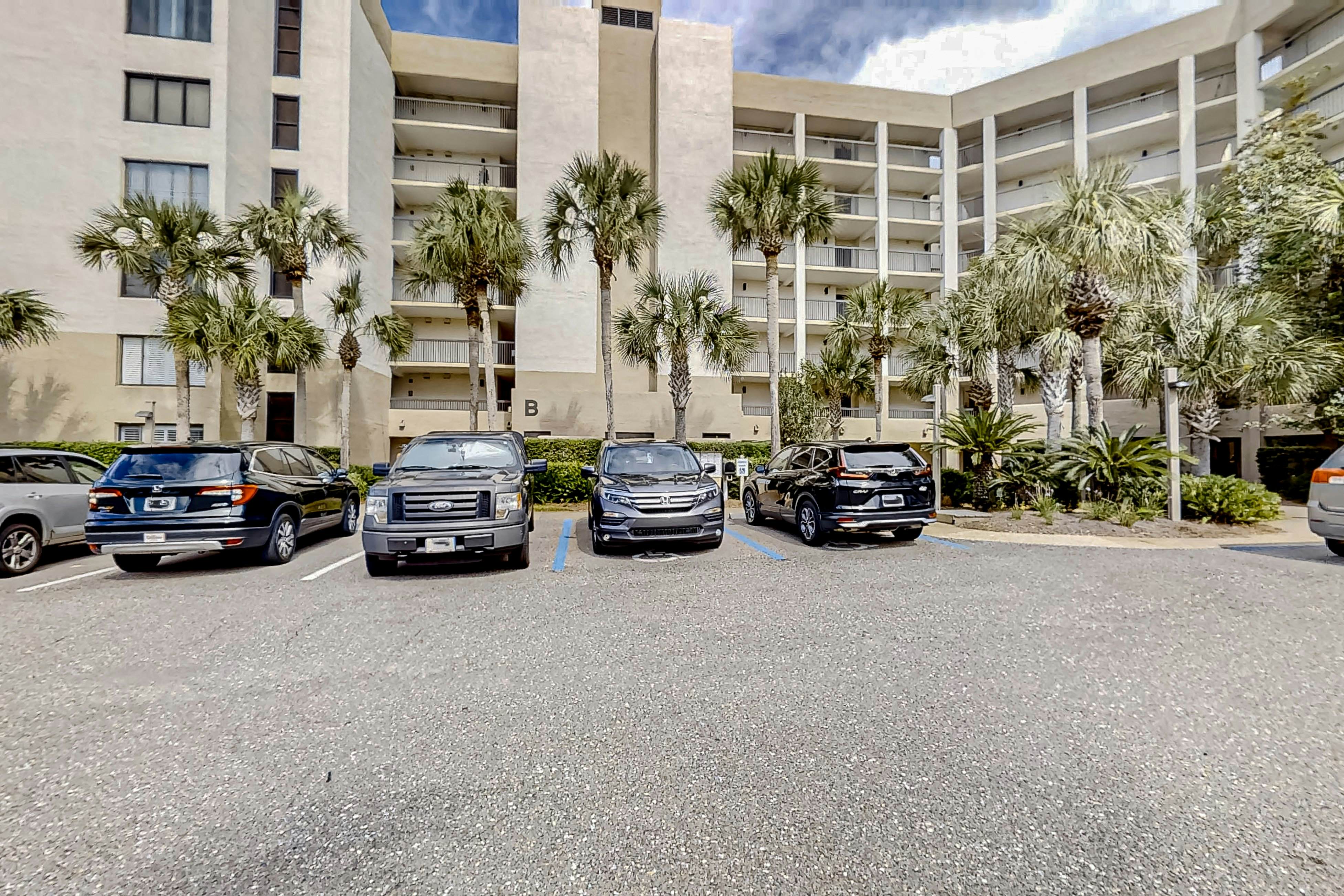 B175 Amelia Surf and Racquet